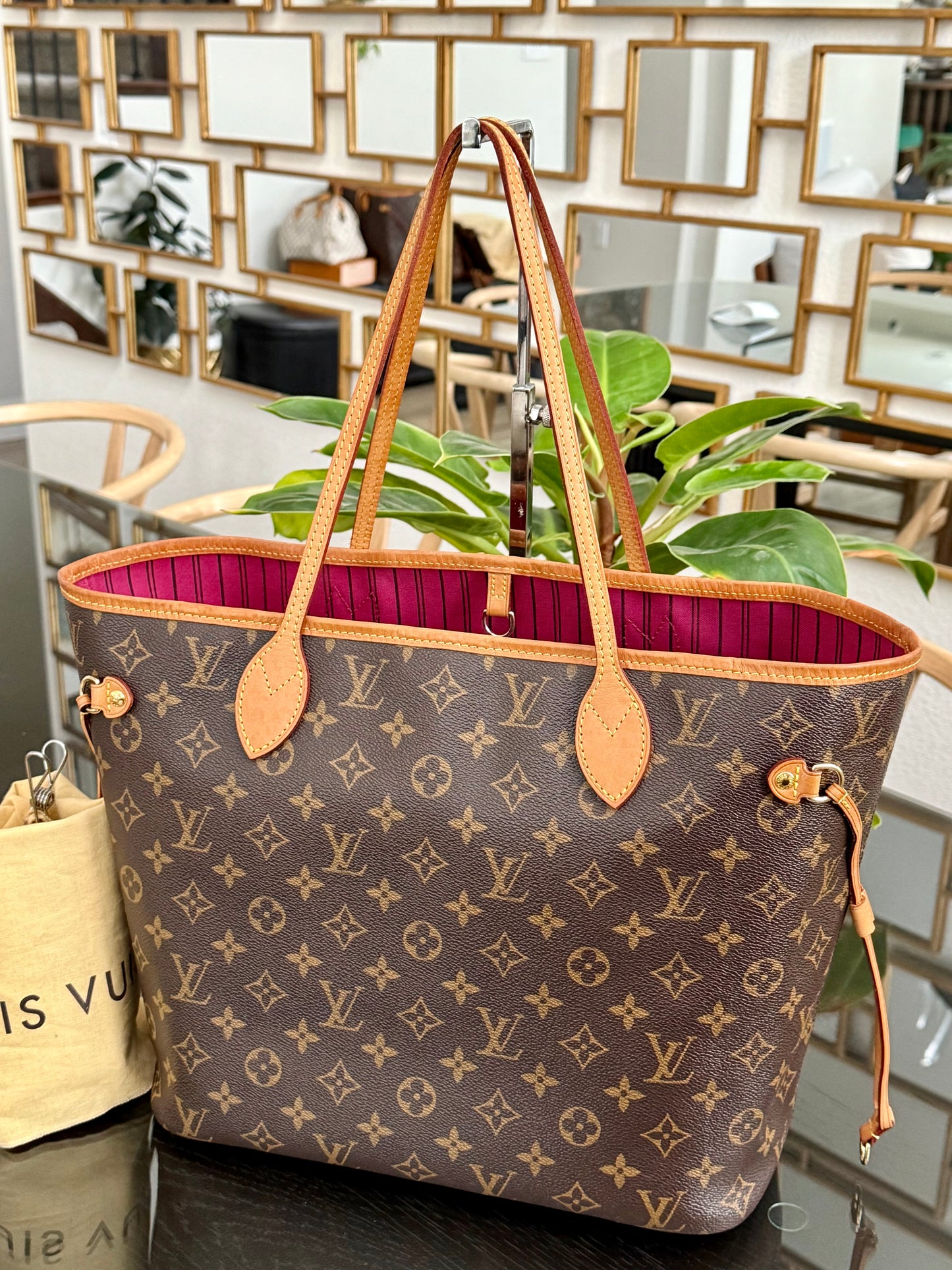 Neverfull MM in Peony interior with Dustbag 📅 Year: 2019