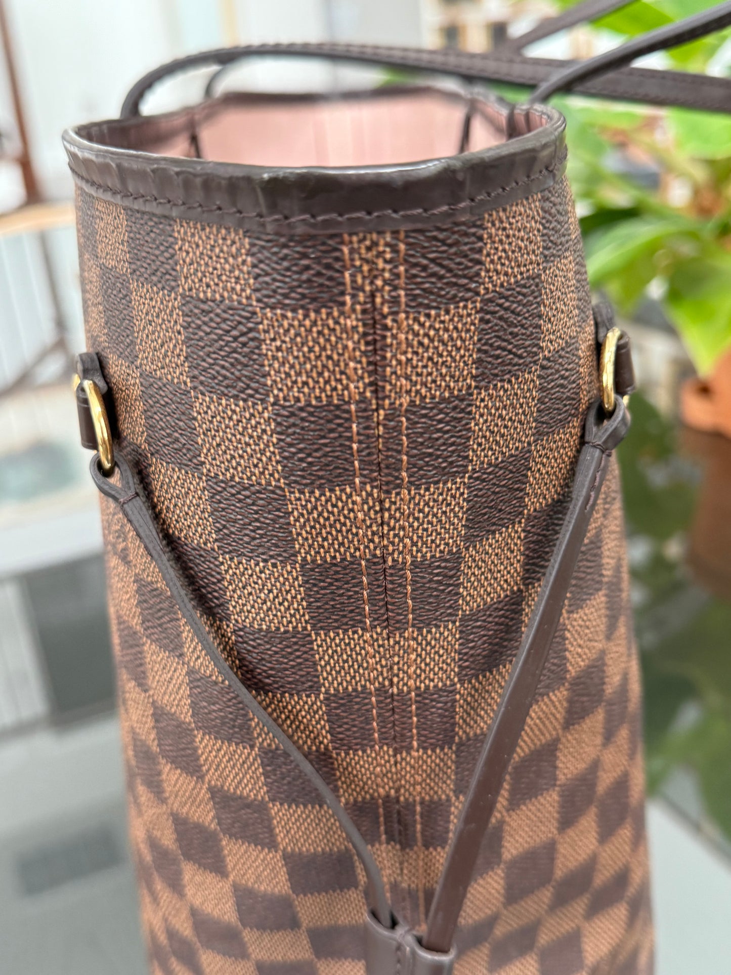 Neverfull MM in Rose Ballerine interior with Dustbag - Microchip
