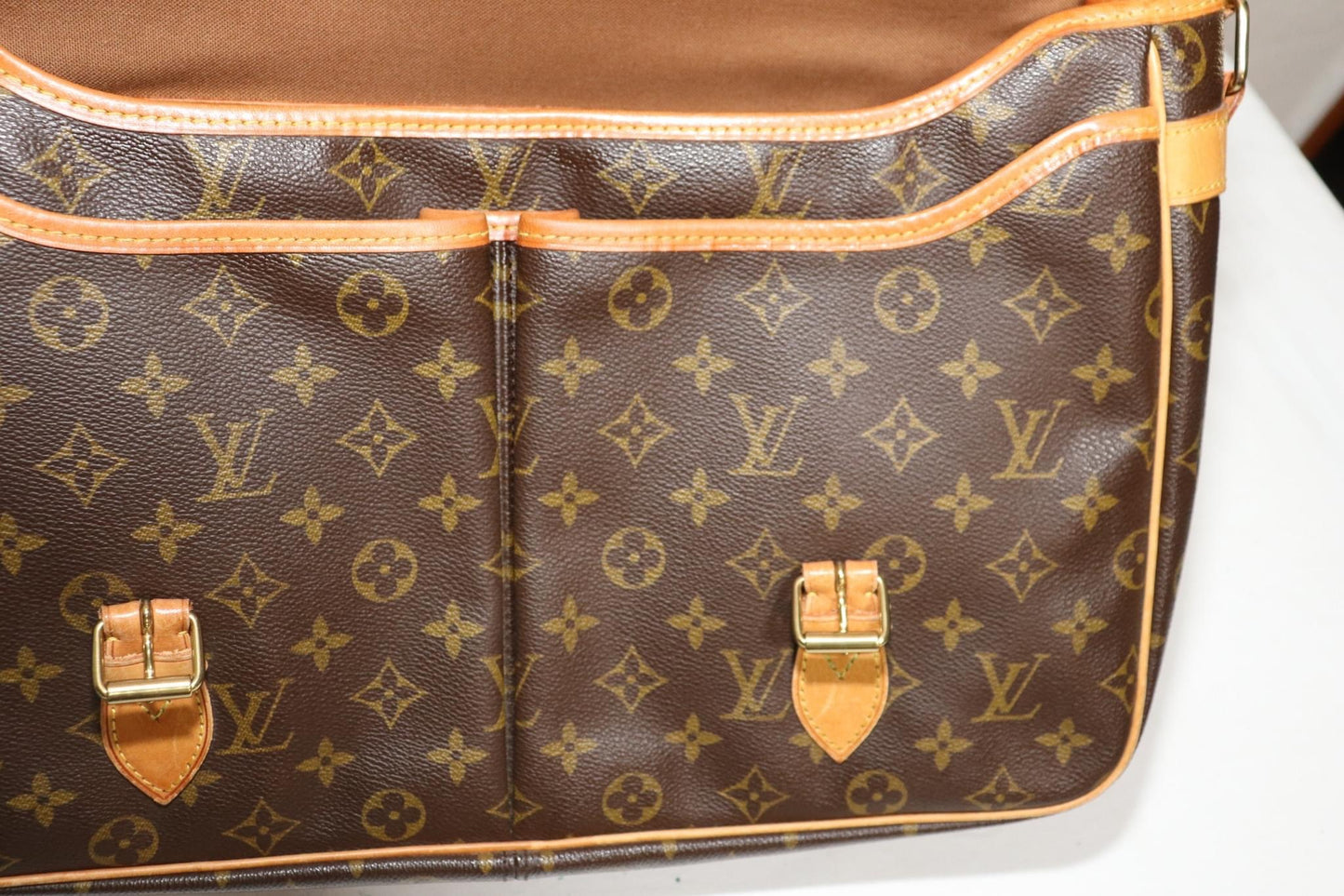 Gibeciere GM Crossbody - 📅 Year: 1997