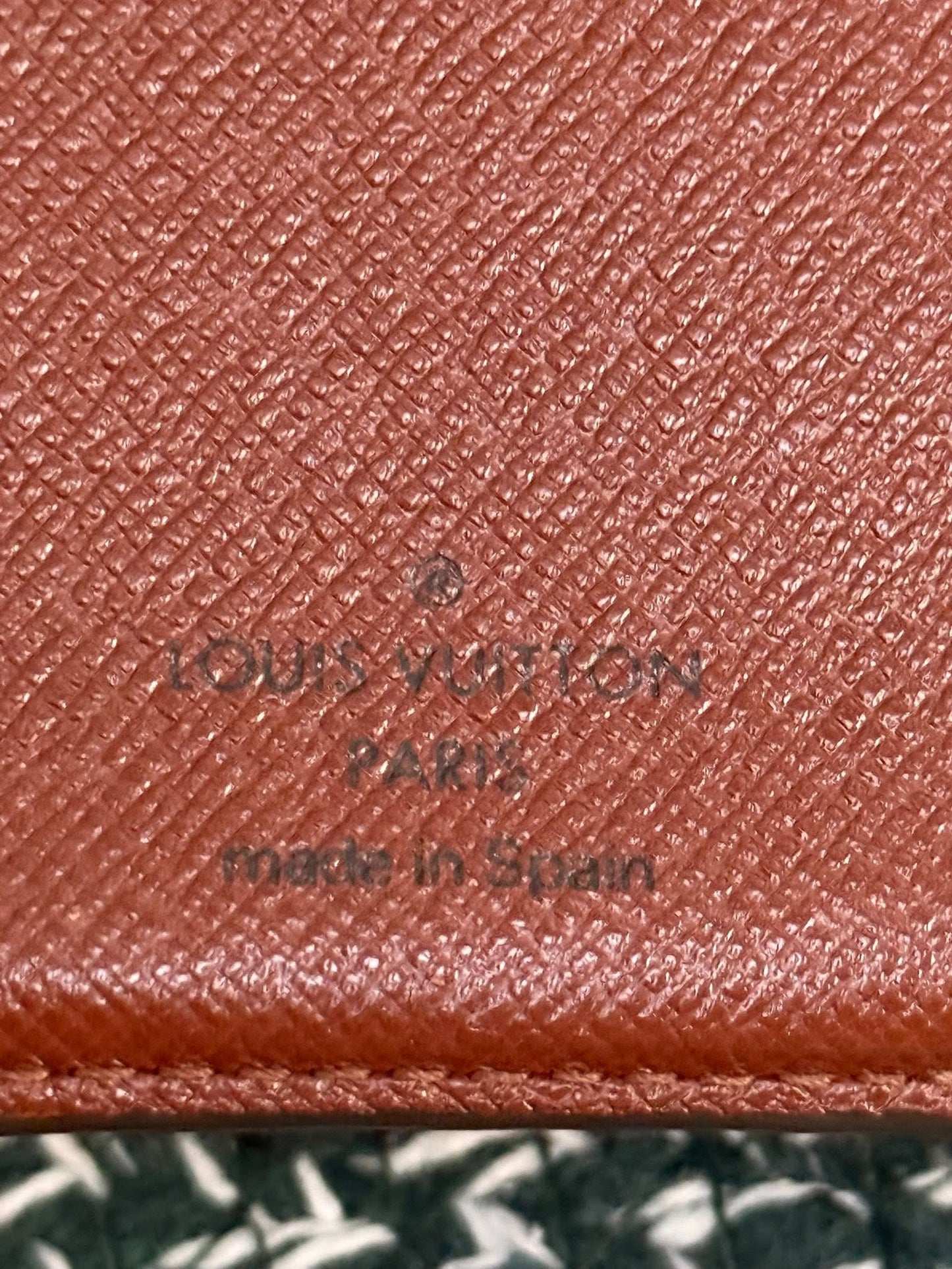 Kisslock Wallet in Monogram 🗓️ Year: 2001