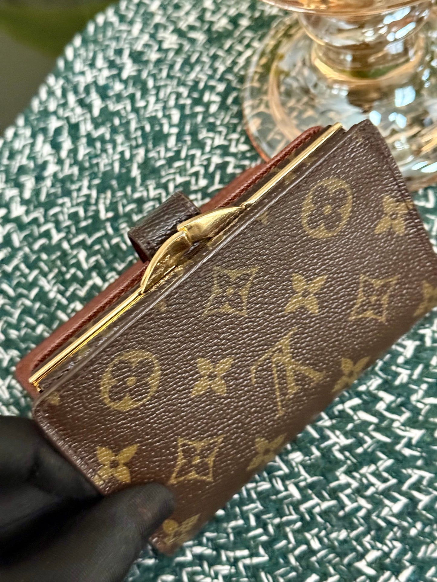 Kisslock Wallet in Monogram 🗓️ Year: 2001