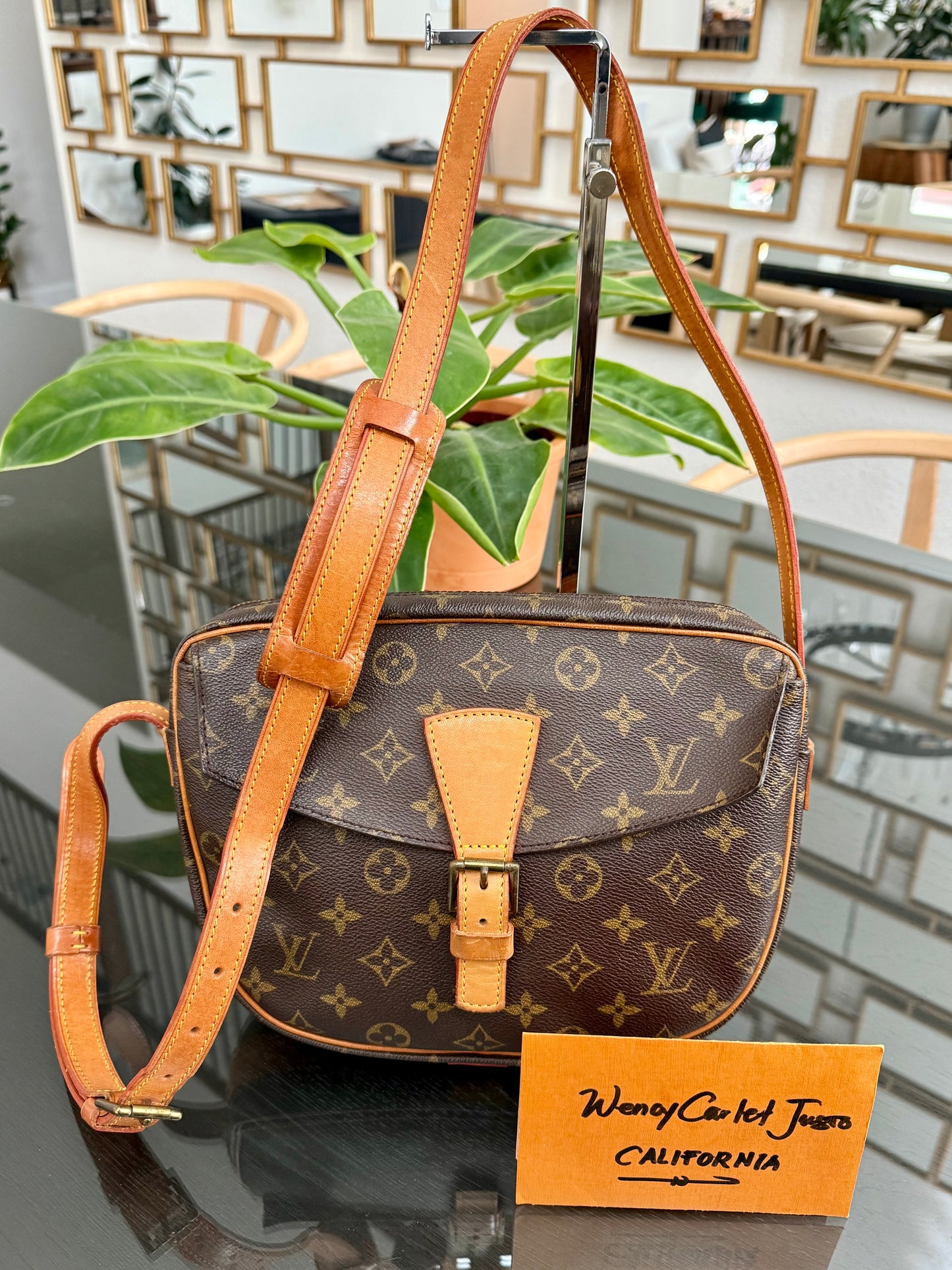 Jeaunefille GM Crossbody 📅 Year: 1987