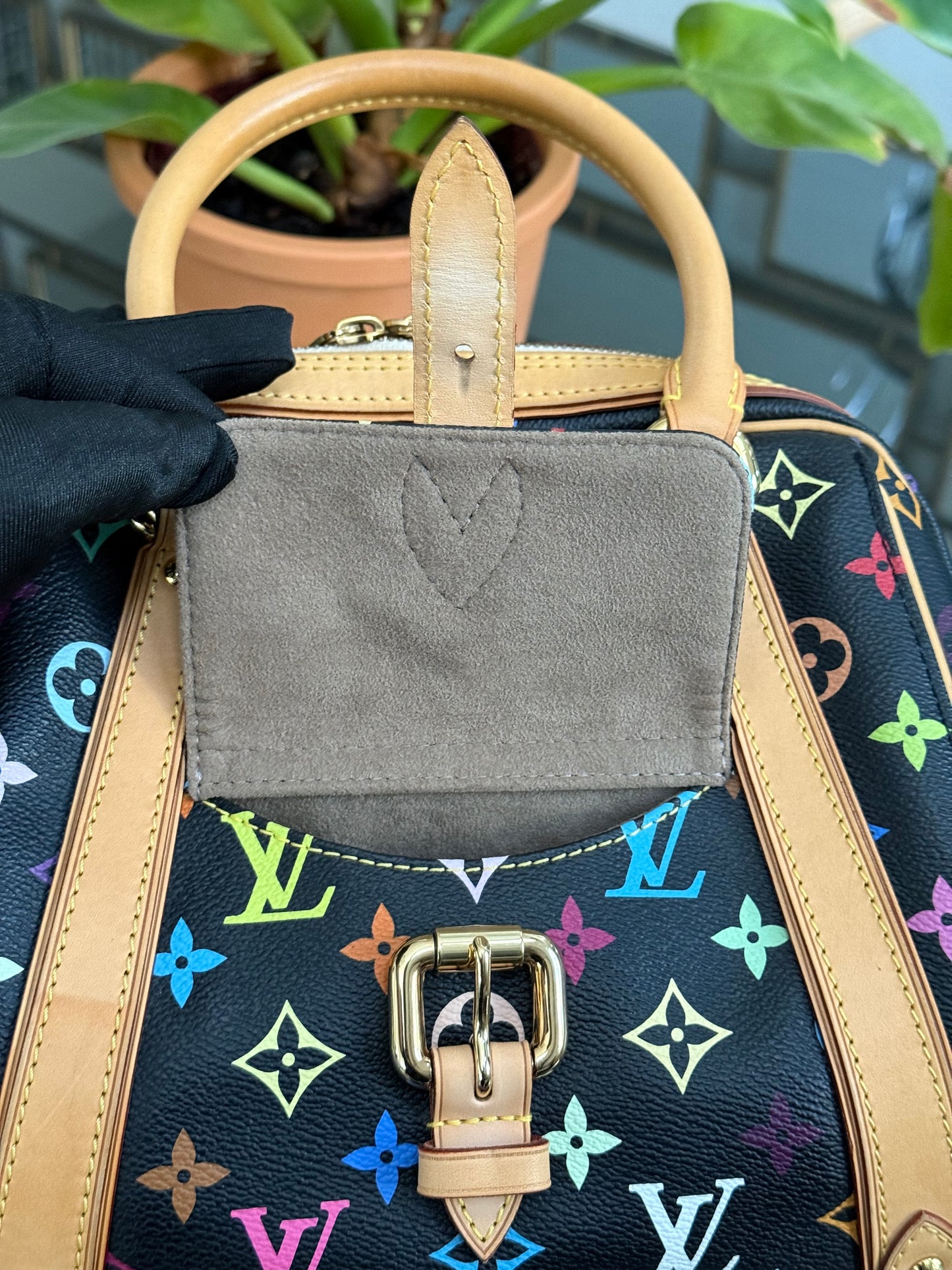 Multicolor Priscilla with Dustbag🌺📅 Year: 2008