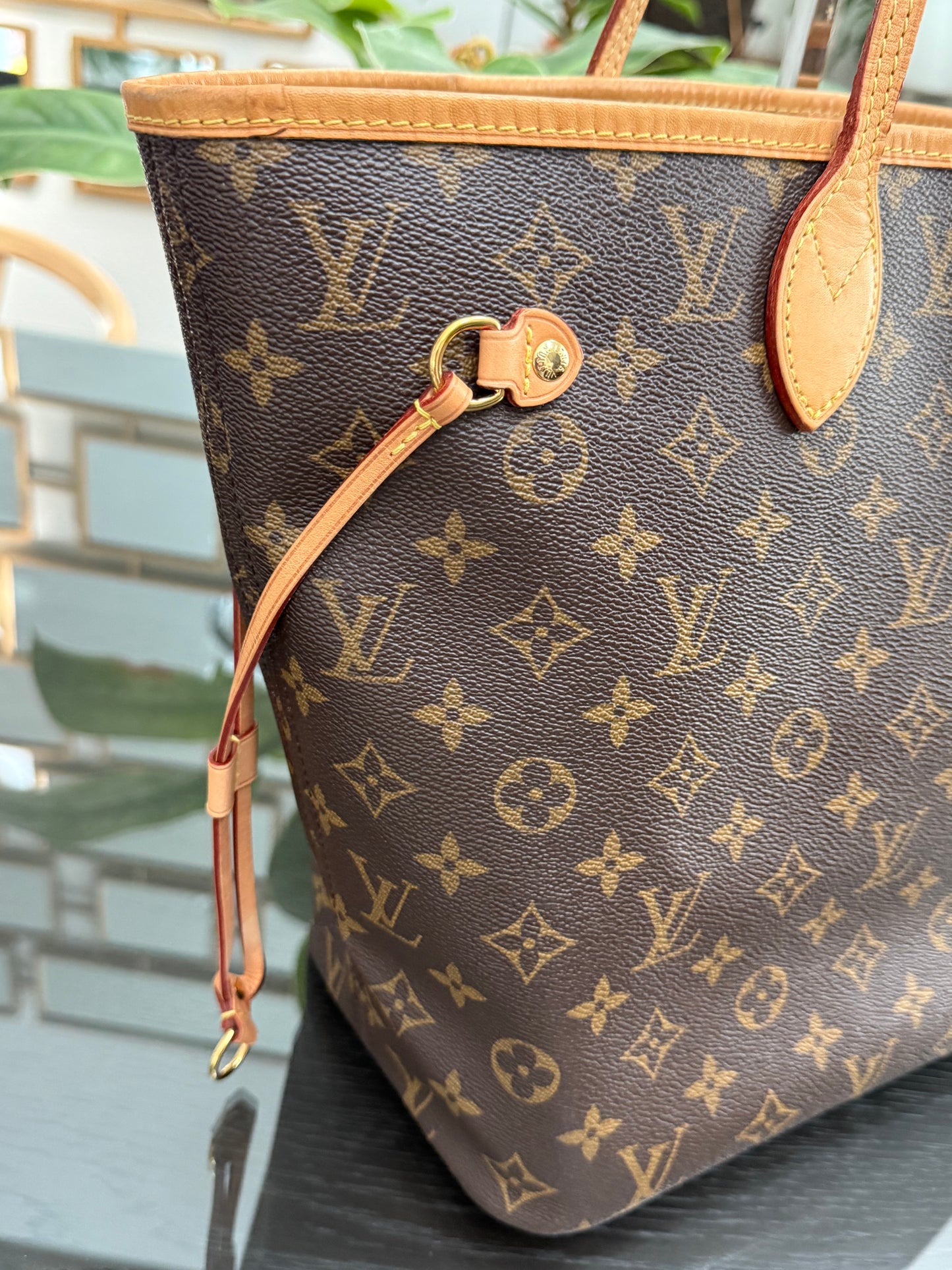 Neverfull MM in Monogram with Dustbag and Insert Organizer 📅 Year: 2017