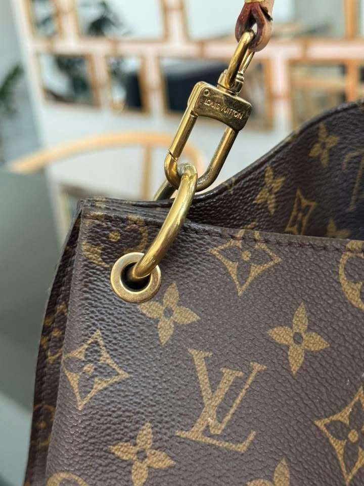 Hobo Metis in Monogram with Original Strap and Dustbag 📅 Year: 2013