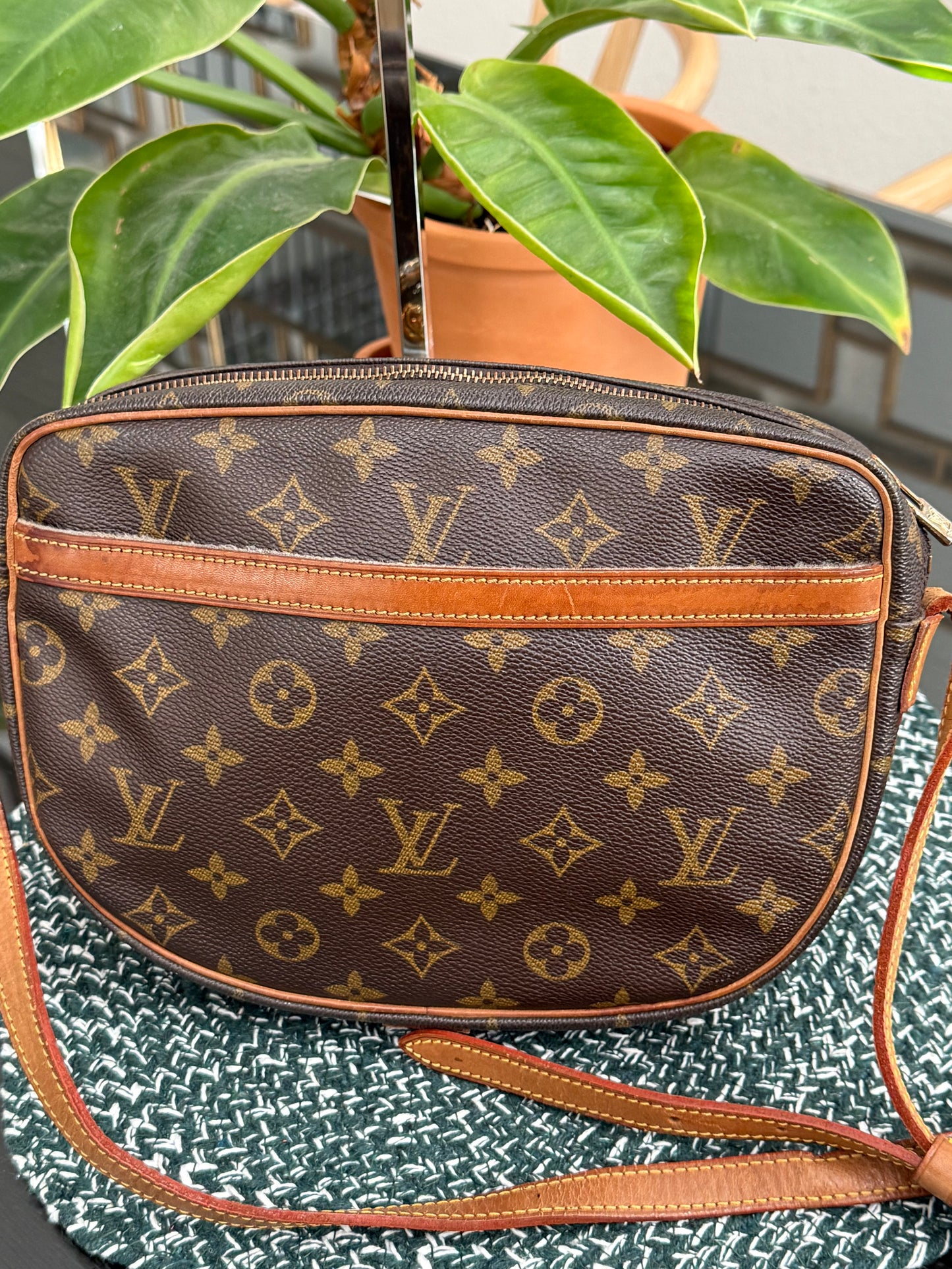 Jeaunefille MM Crossbody 📅 Year: 1990