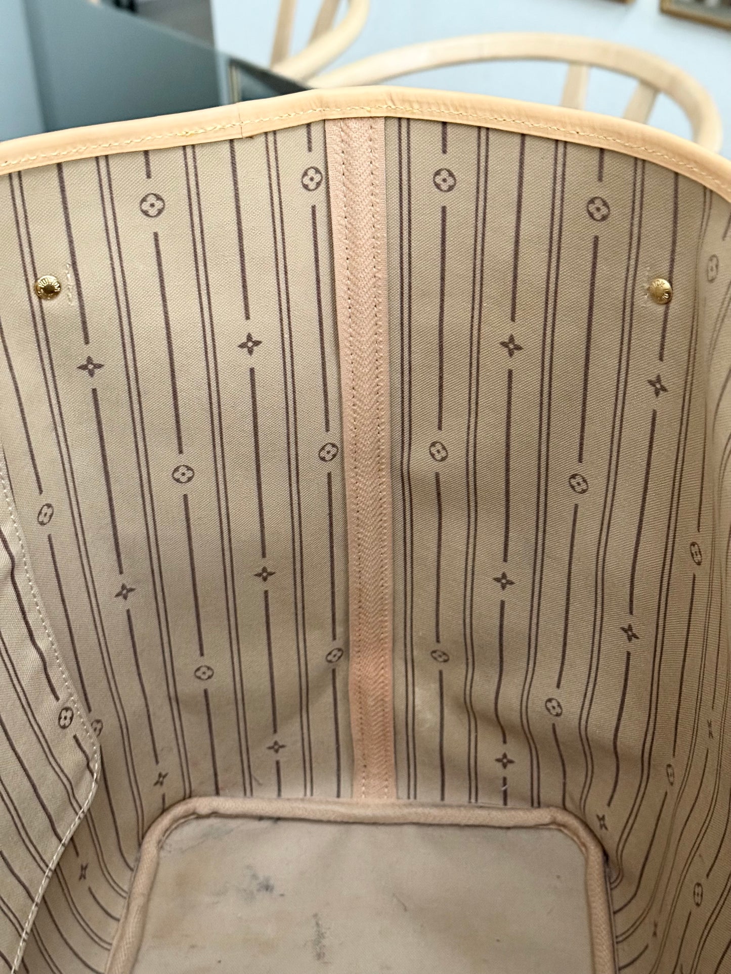 Neverfull GM in Monogram with Dustbag and Insert Organizer 📅 Year: 2007