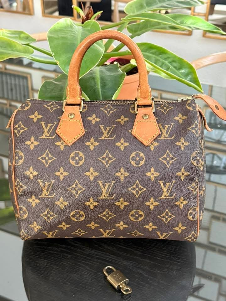 Speedy 25 in Monogram with Lock 🔐 and Key -🗓️ Year: 1994