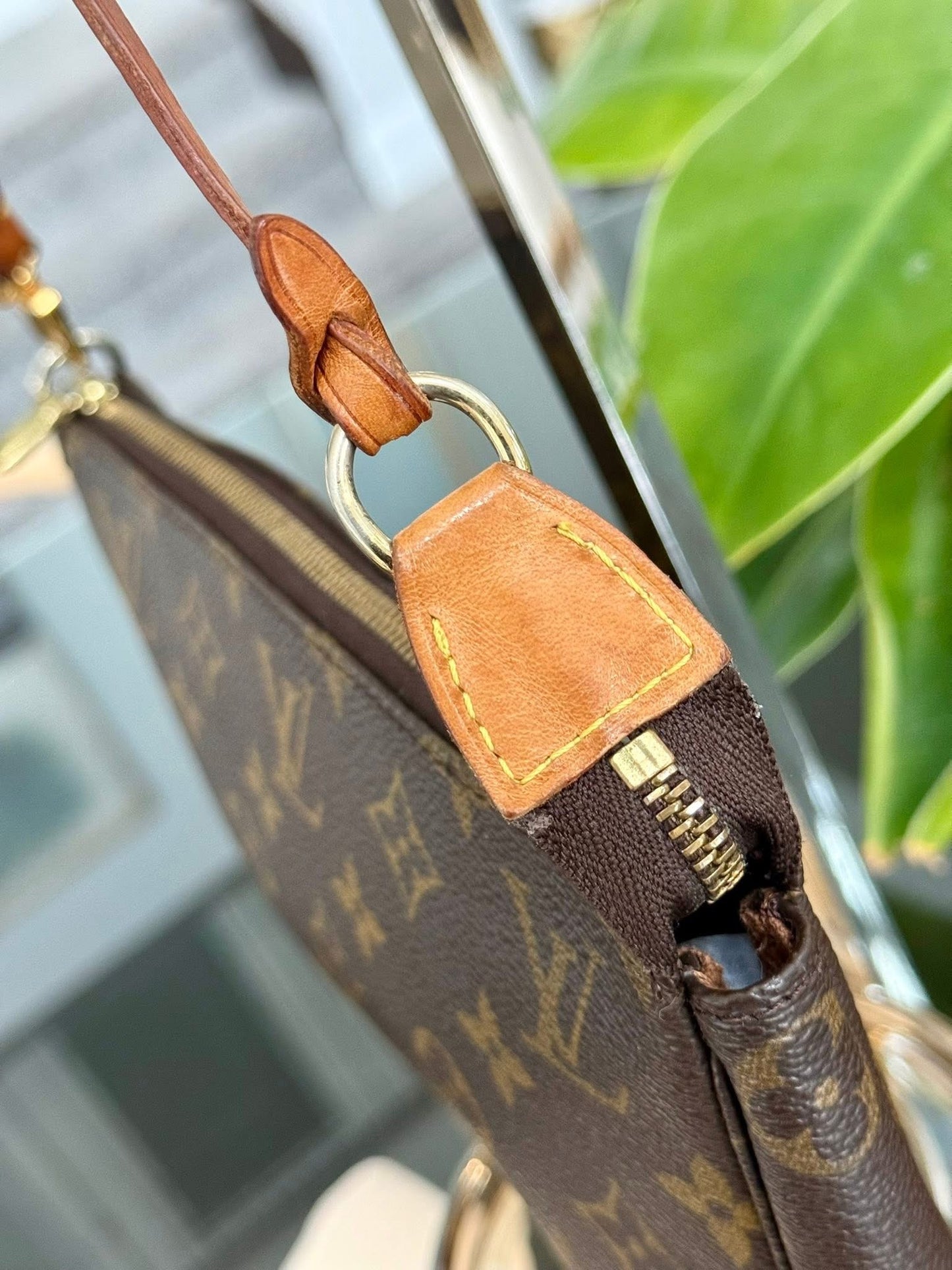 Pochette Accessories with Dustbag 📅 Year: 1999