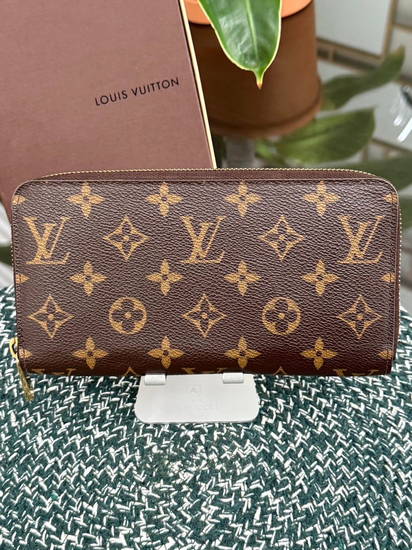 Zippy Long Wallet in Monogram with box 🗓️ Year: 2009