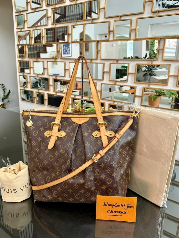 Palermo GM with Original Strap. Dustbag and Insert Organizer 🌺
Year: 2009