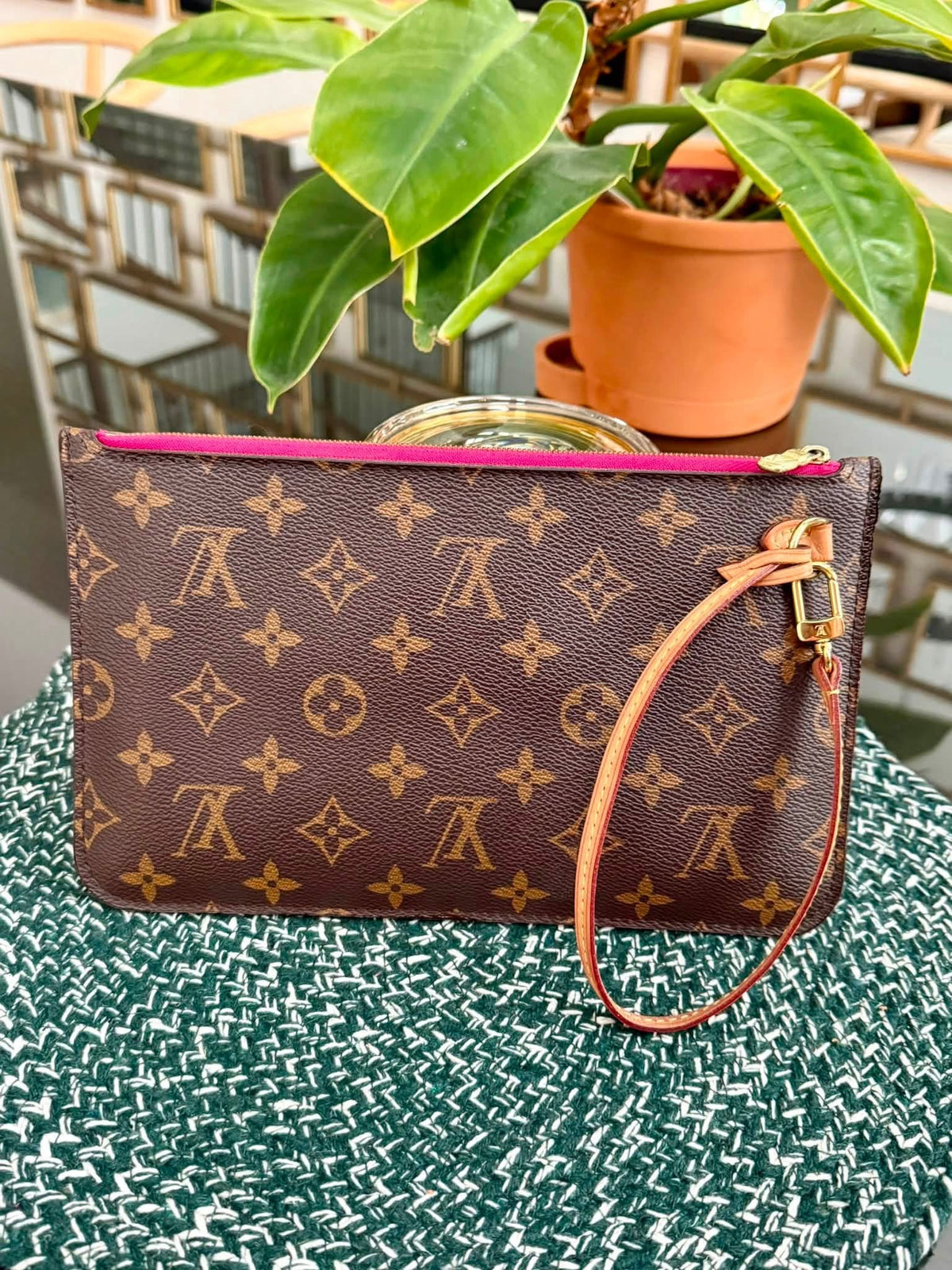 Neverfull MM/GM Pouch in Peony 🗓️Year 2020