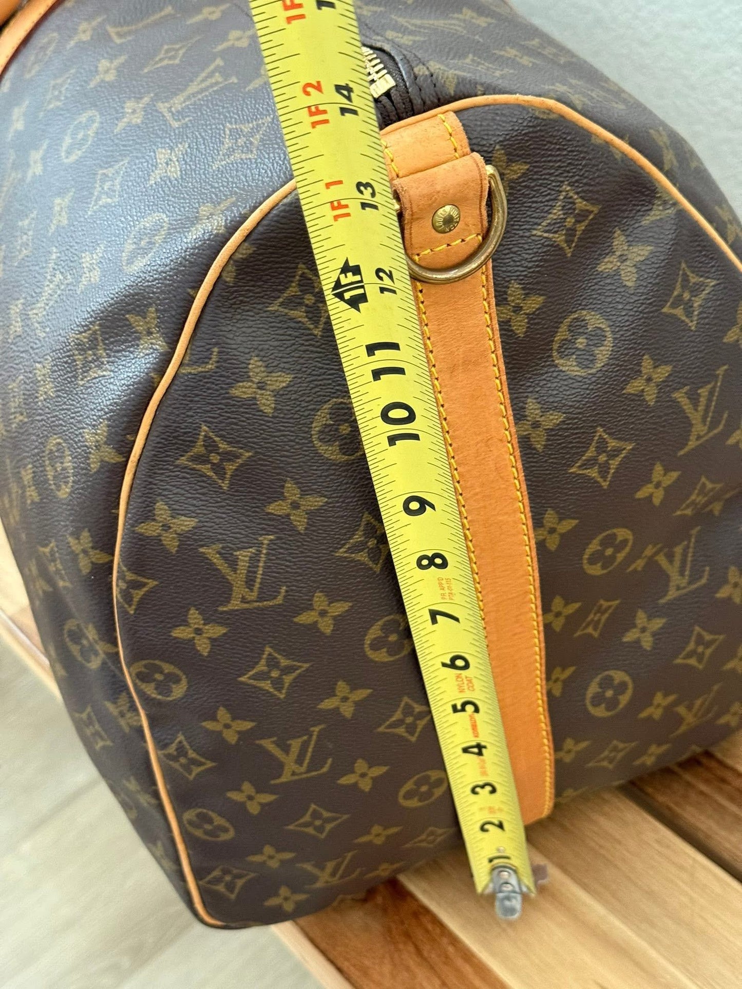 Keepall 60 Bandoulier with Original Strap, Luggage Tag and Poignet 📅 Year: 1991