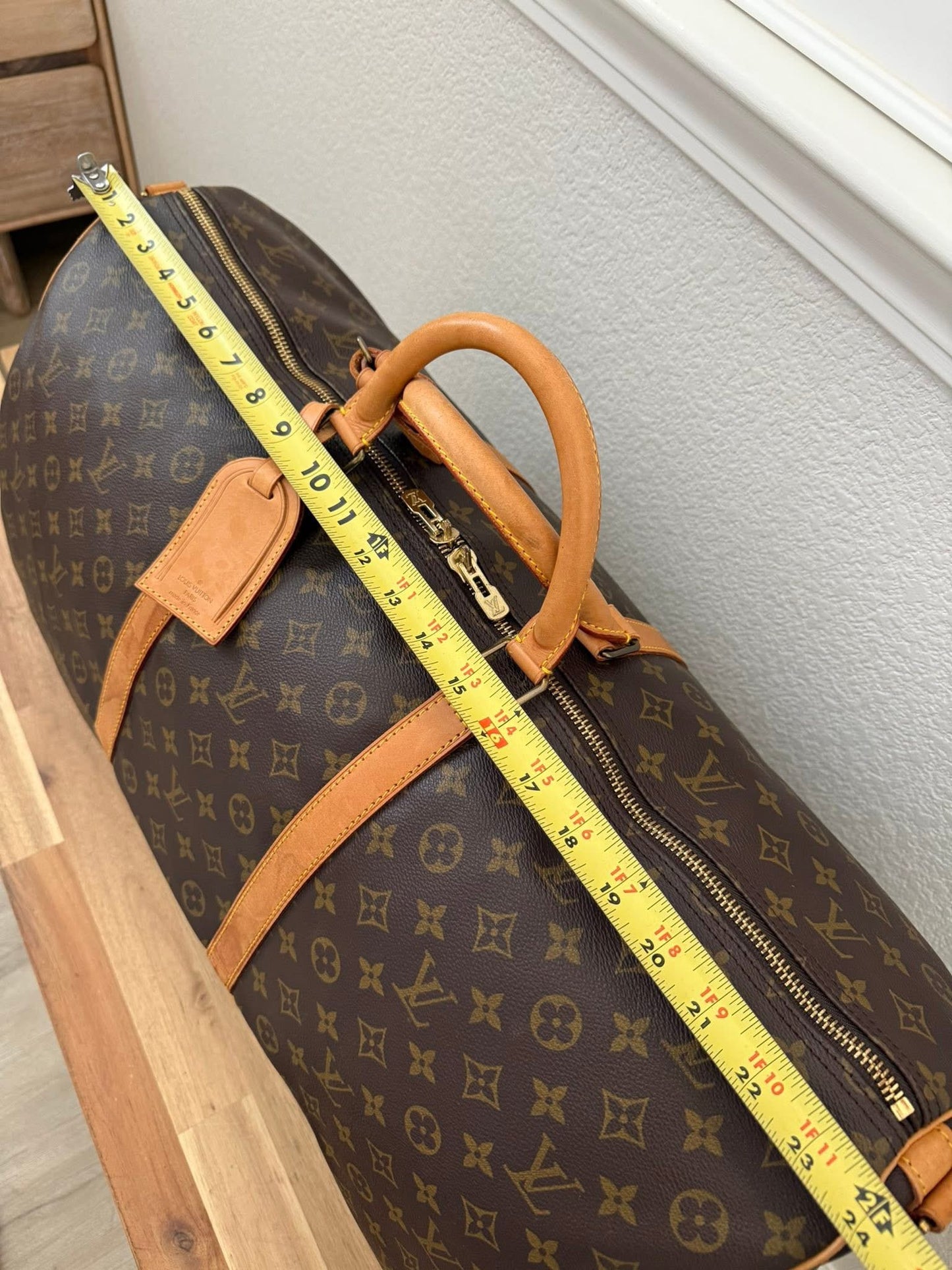 Keepall 60 Bandoulier with Original Strap, Luggage Tag and Poignet 📅 Year: 1991