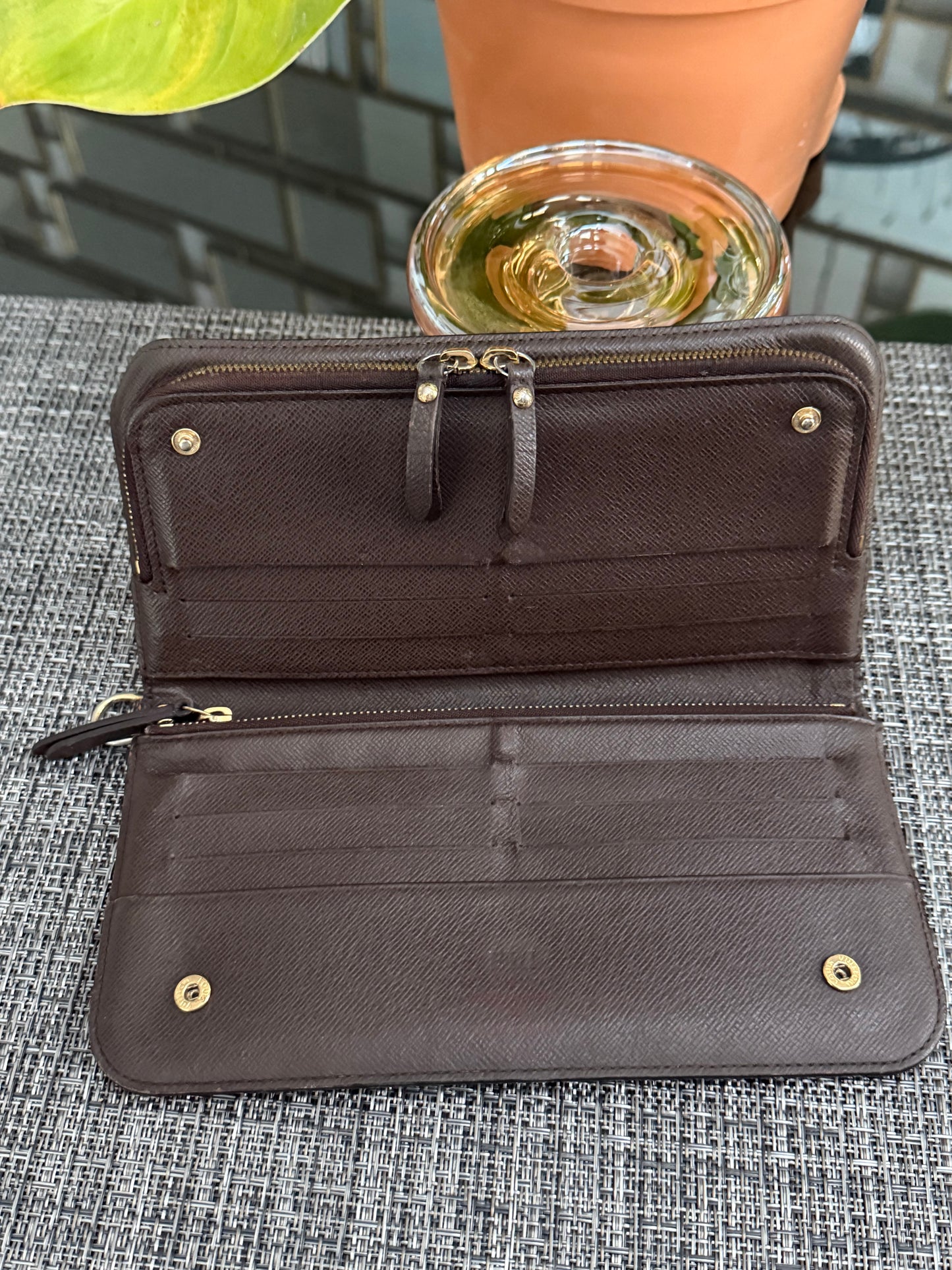 Insolite Wallet in De -Year 2011