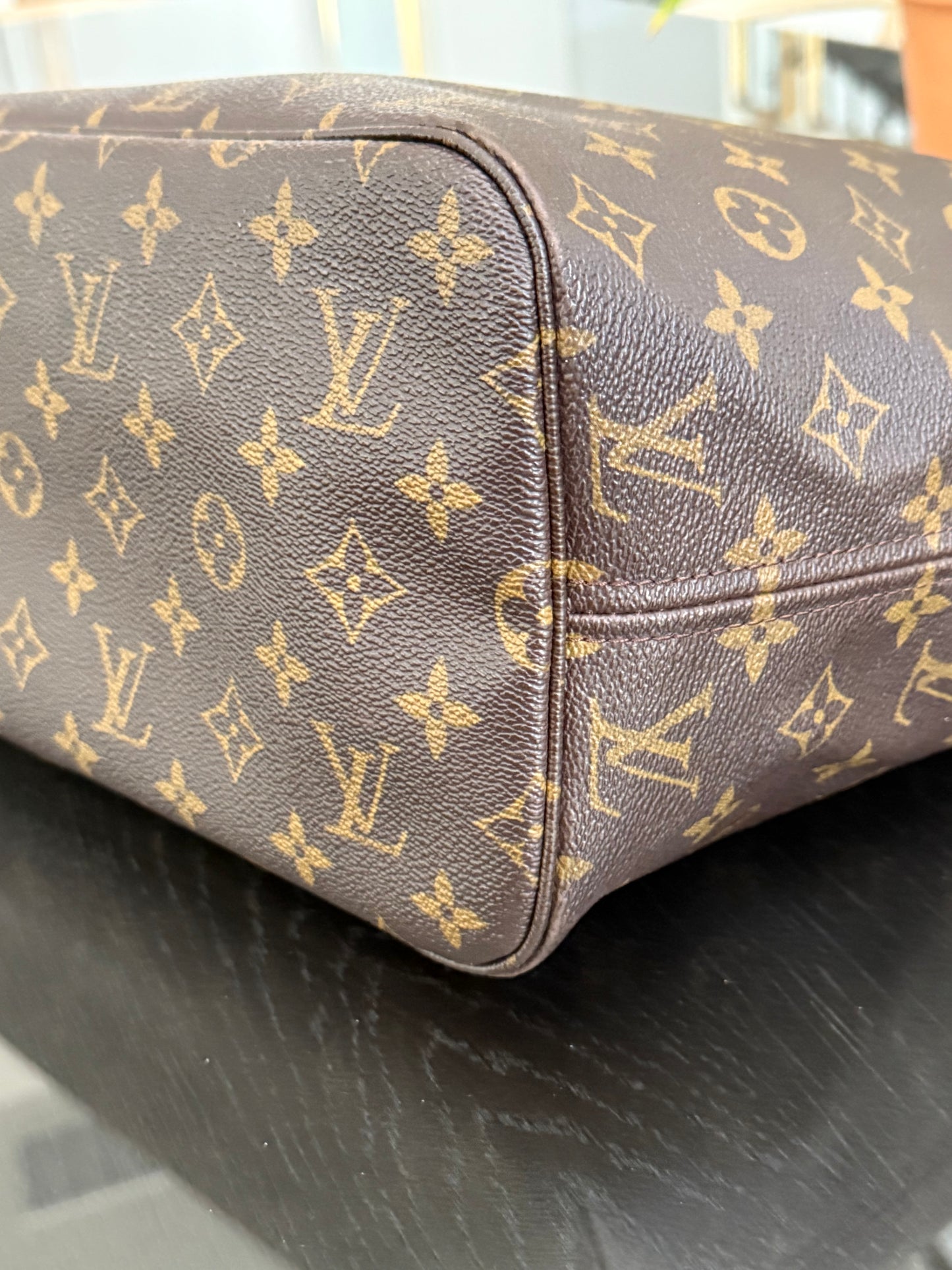 Neverfull MM in Monogram with Dustbag 🗓️ Year: 2007
