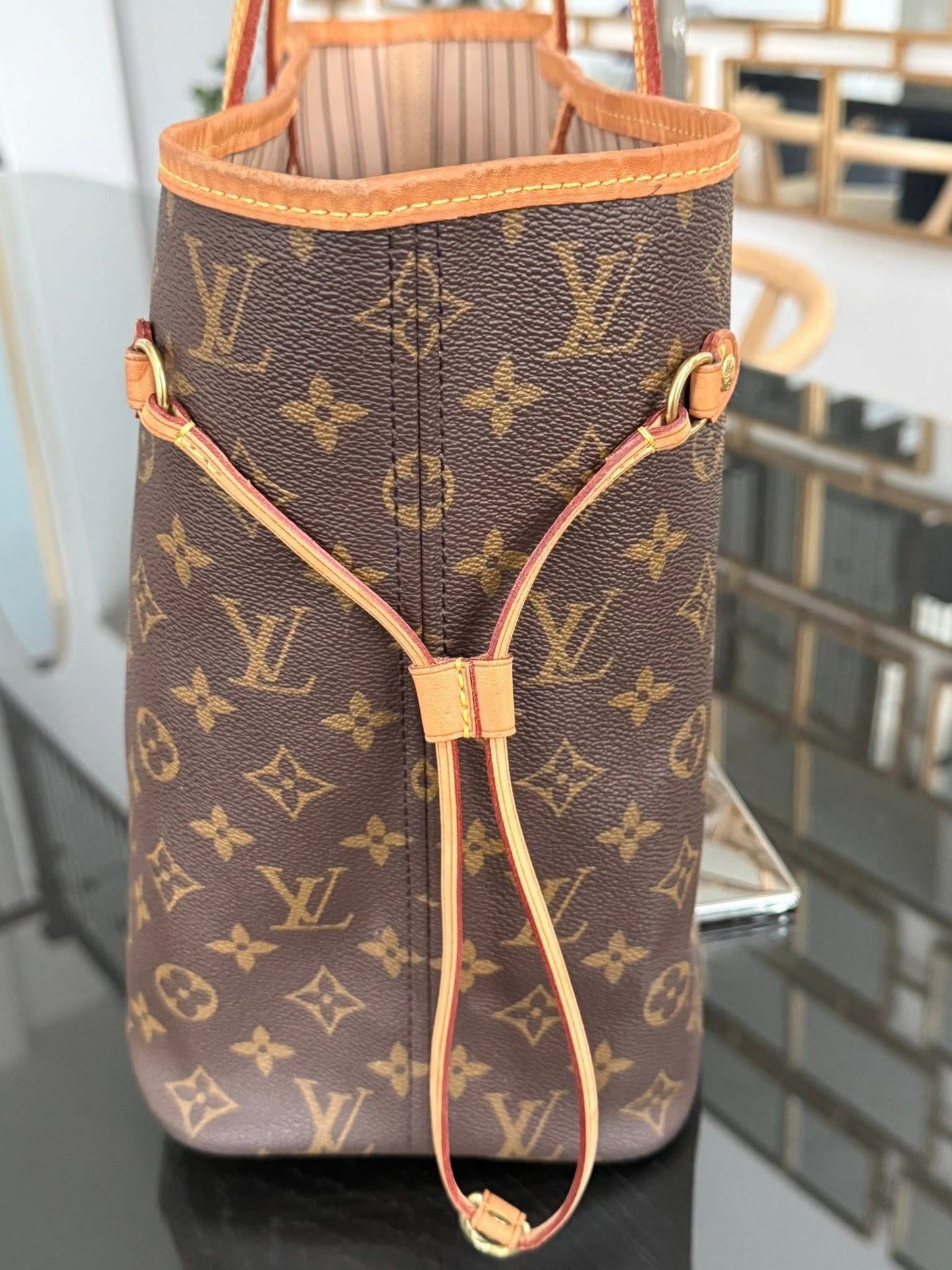 Neverfull MM with Dustbag 📅 Year: 2021