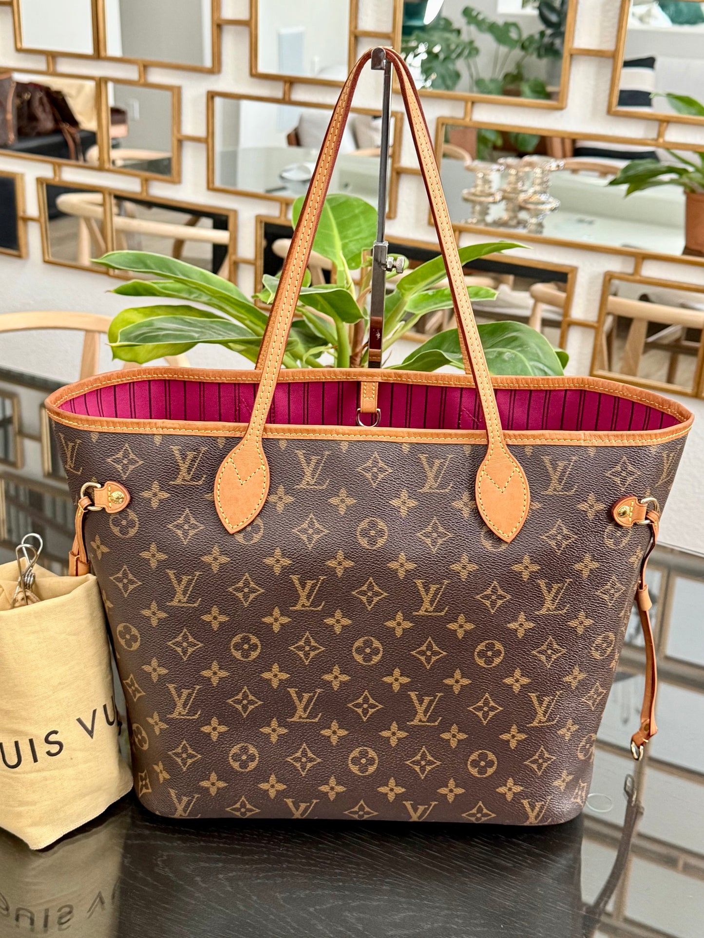 Neverfull MM in Peony interior with Dustbag 📅 Year: 2019