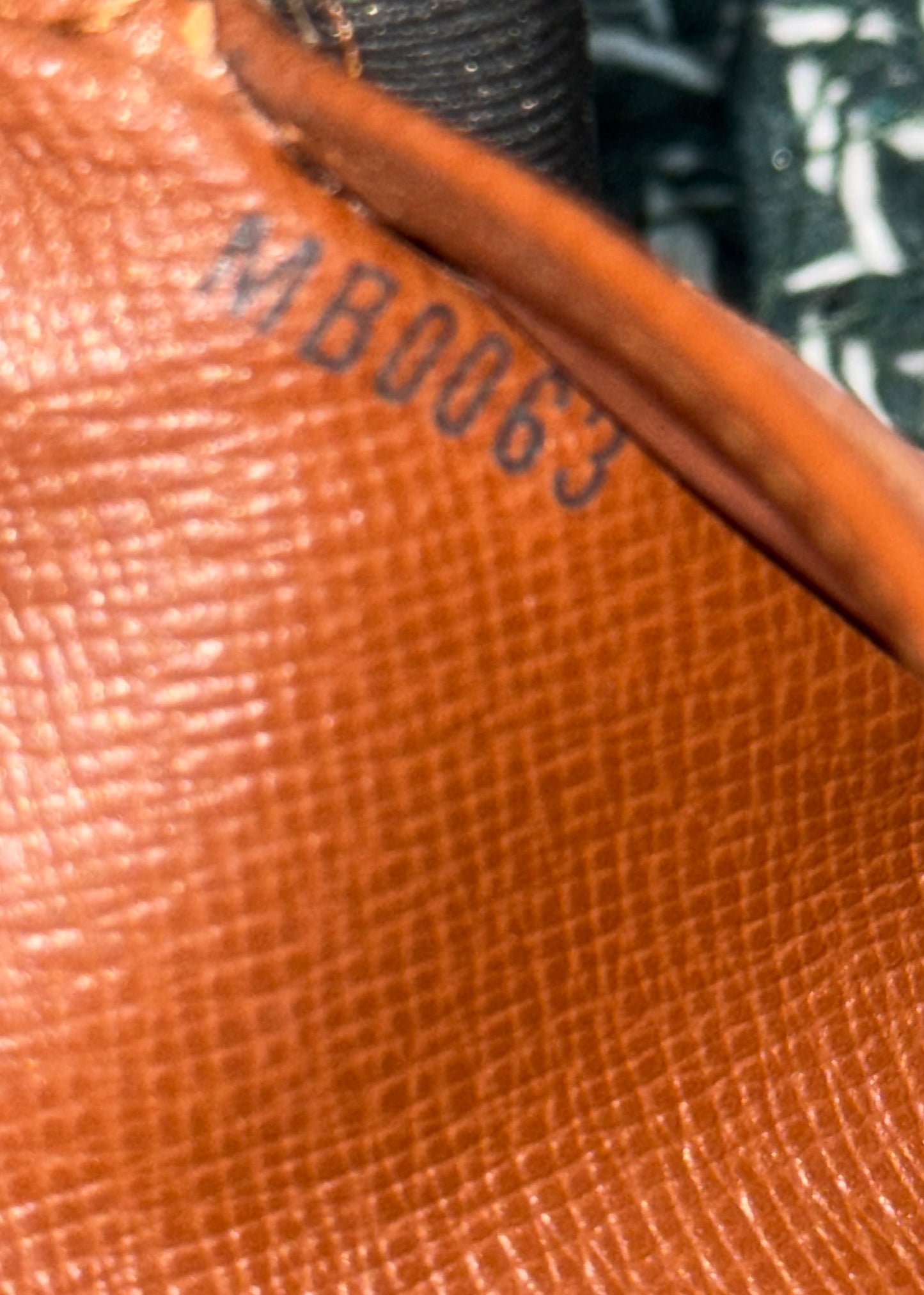 International Wallet in Monogram 🗓️ Year: 2003