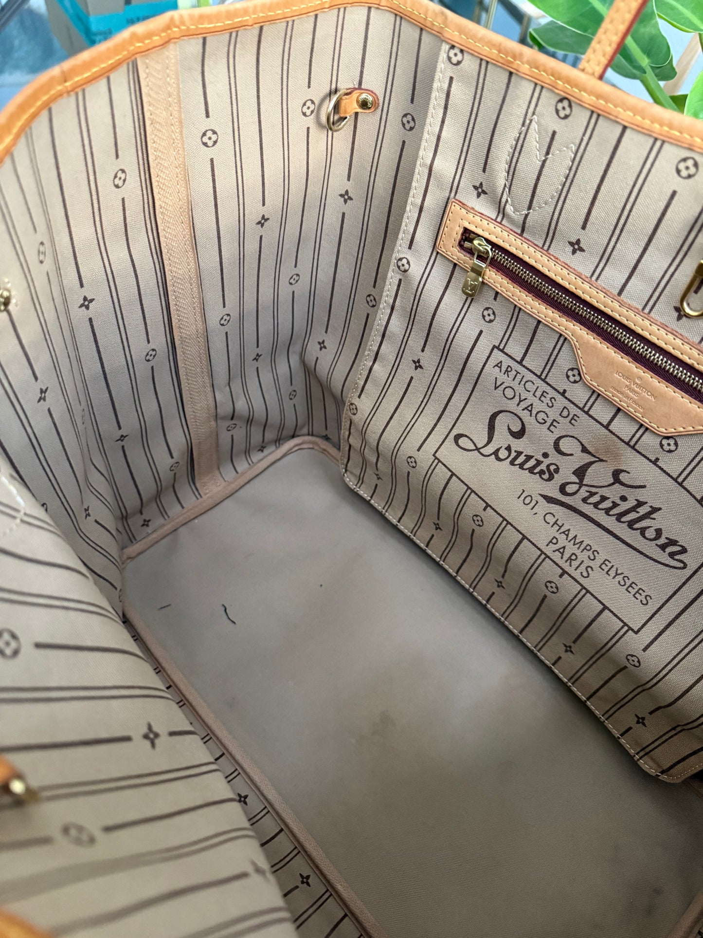 Neverfull GM with Dustbag and twilly -📅 Year: 2009