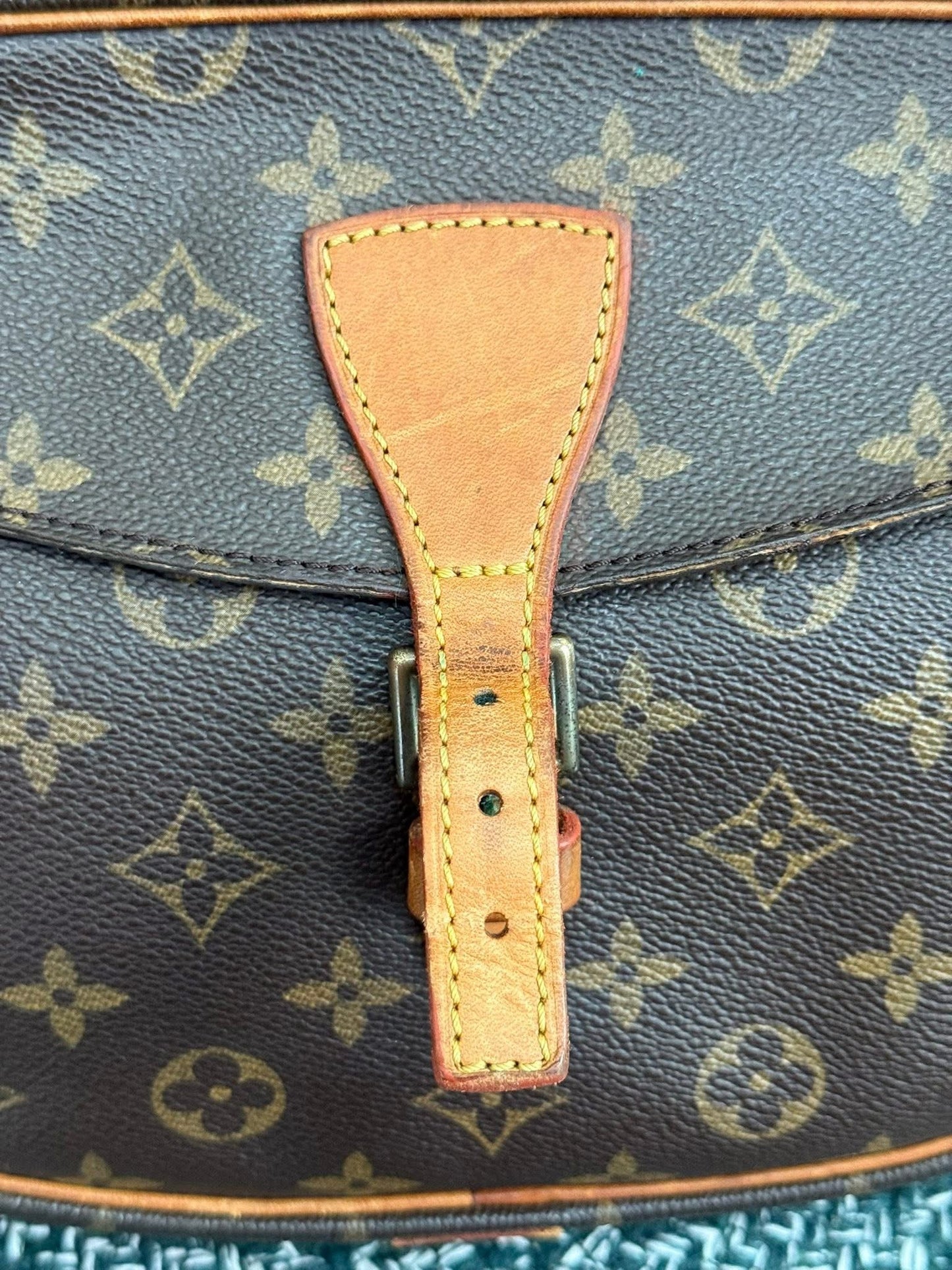 Jeaunefille MM Crossbody 📅 Year: 1989