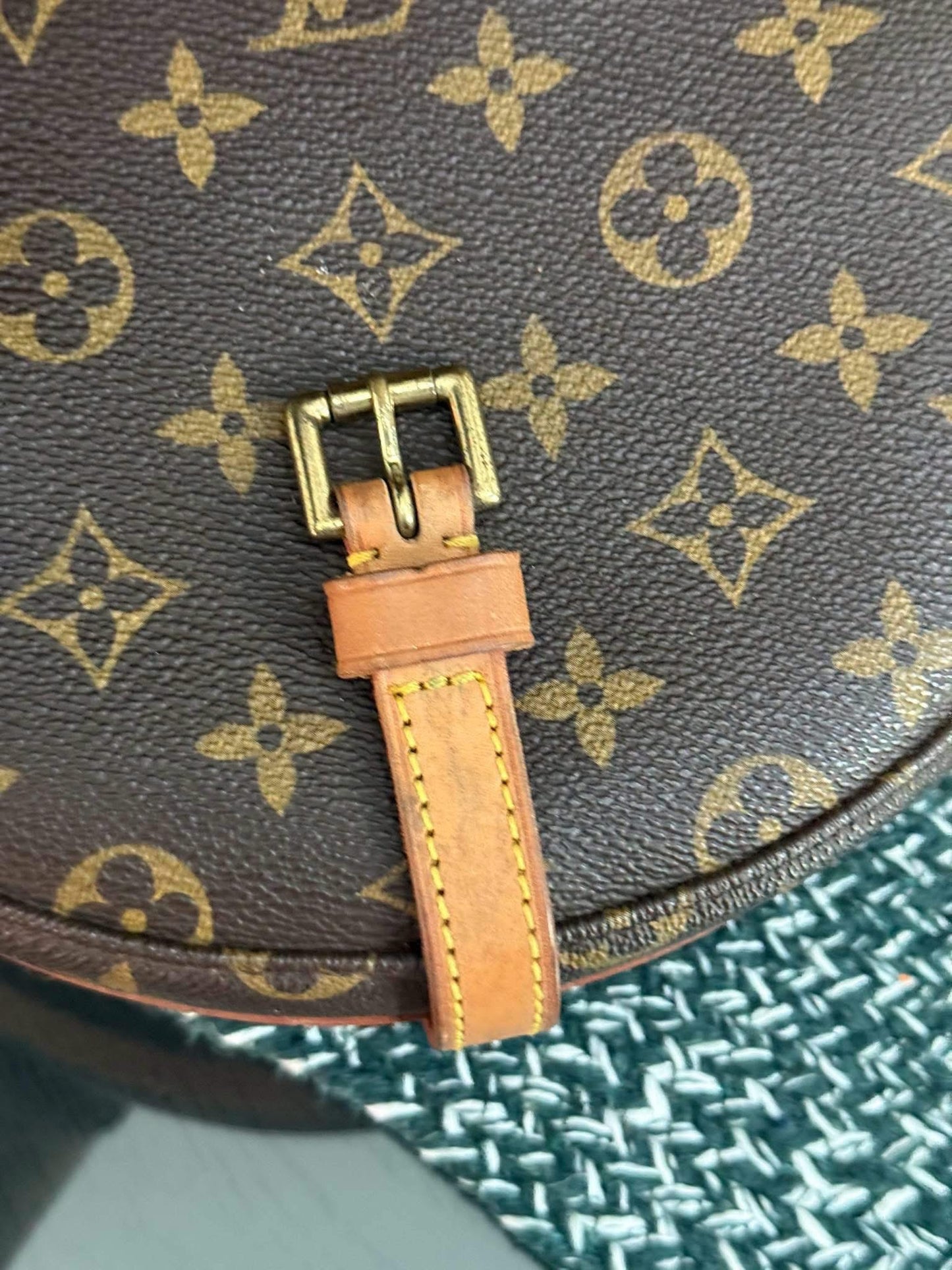 Chantilly MM Crossbody Bag 🌺 📅 Year: 1995