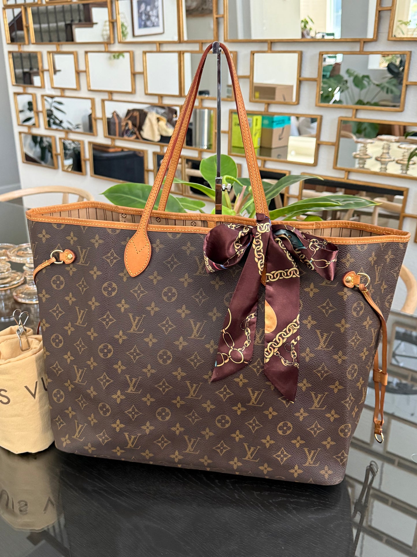 Neverfull GM with Dustbag and twilly -📅 Year: 2009