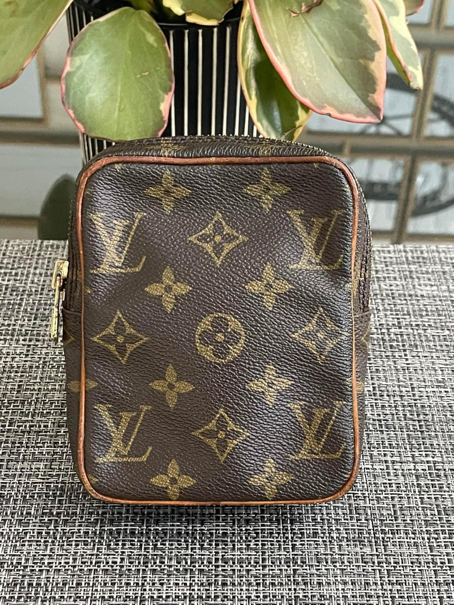A Mini Vintage Trousse Pouch - 🗓️ Year: 1990