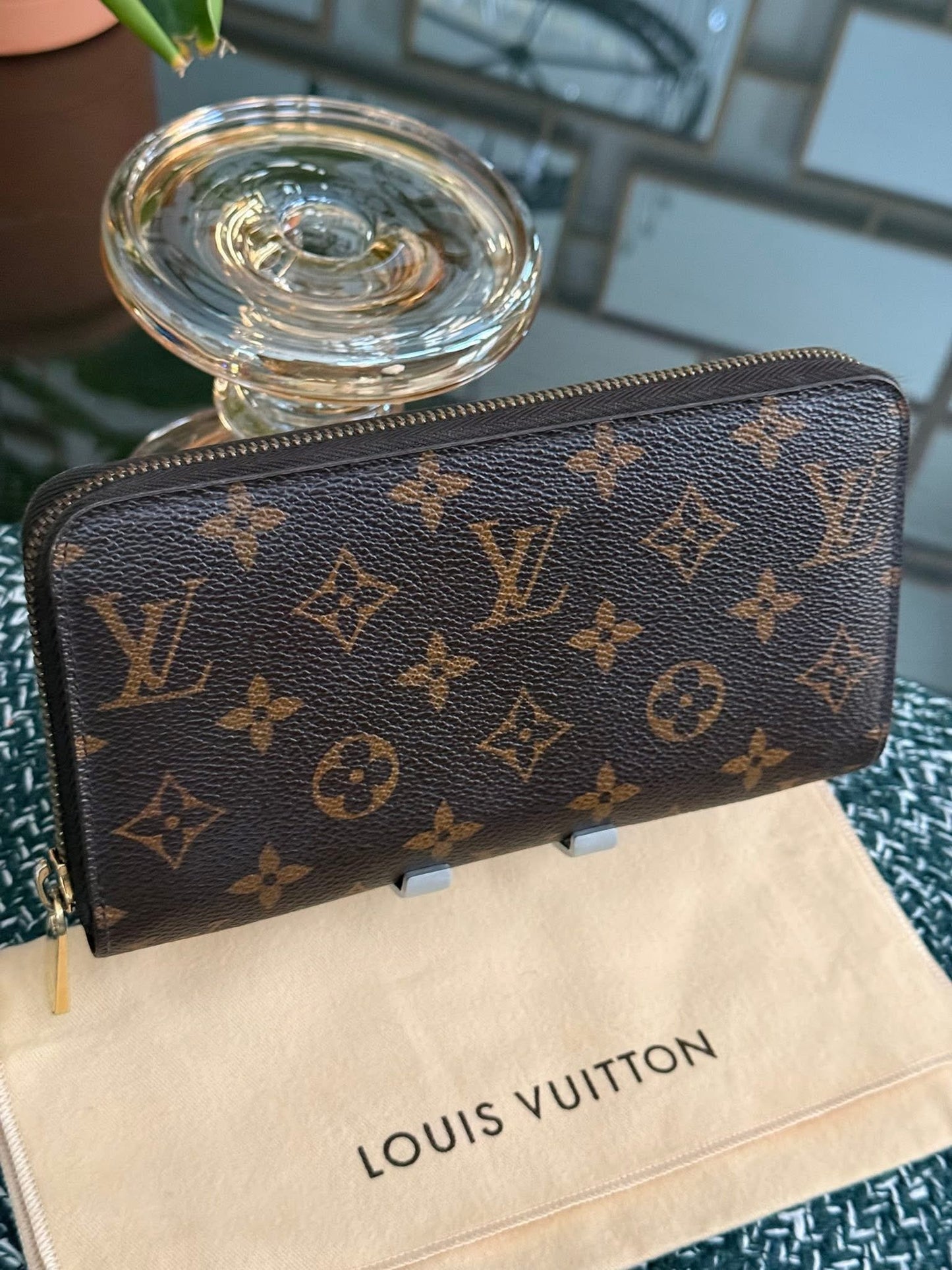 Zippy Long Wallet in Monogram with Dustbag 🗓️ Year: 2011