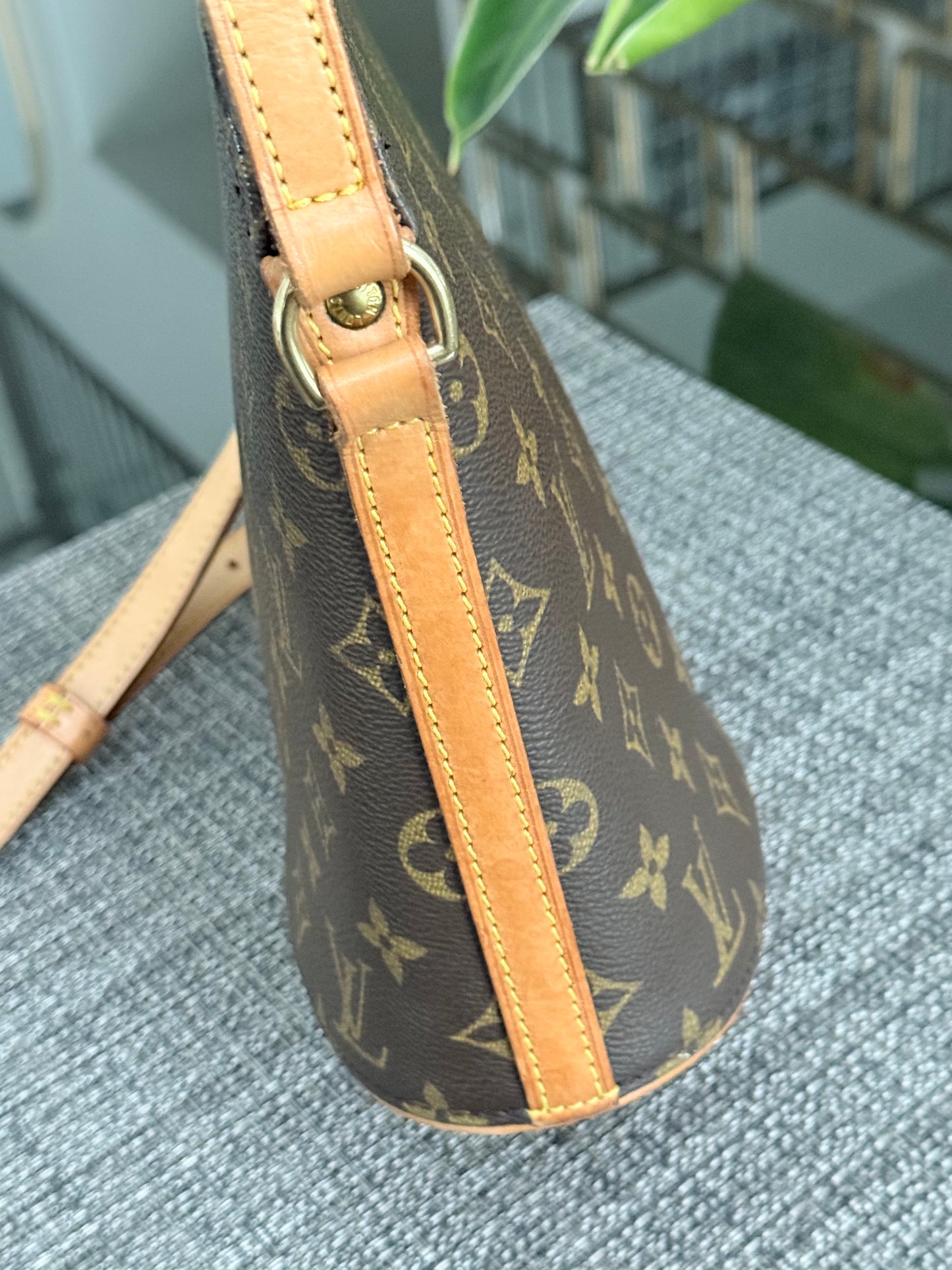 Drouot Crossbody-🗓️ Year 1999