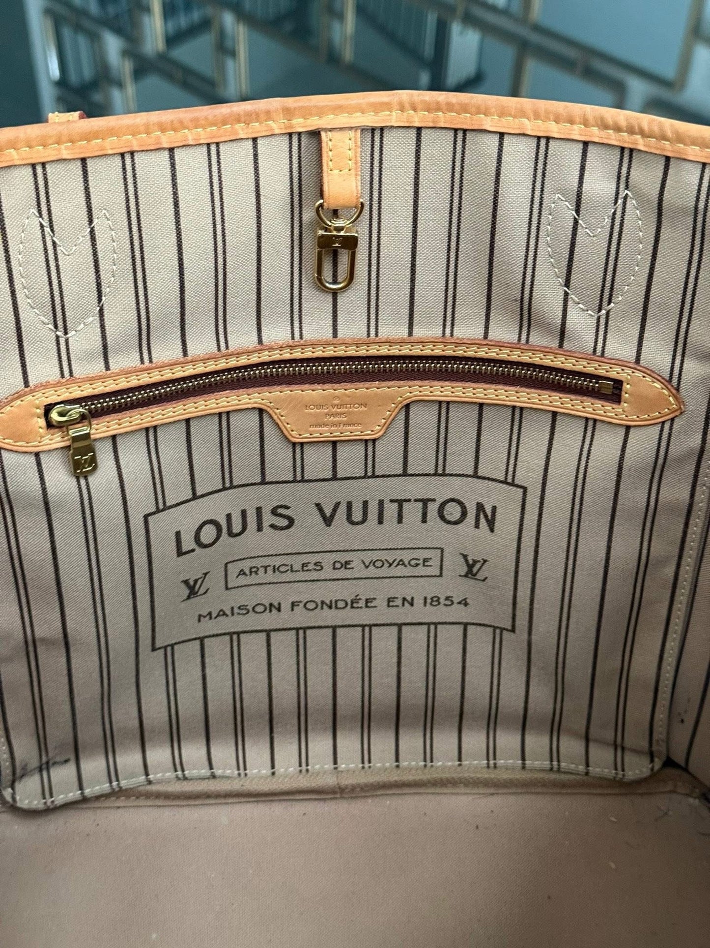 Neverfull MM with Dustbag 📅 Year: 2021