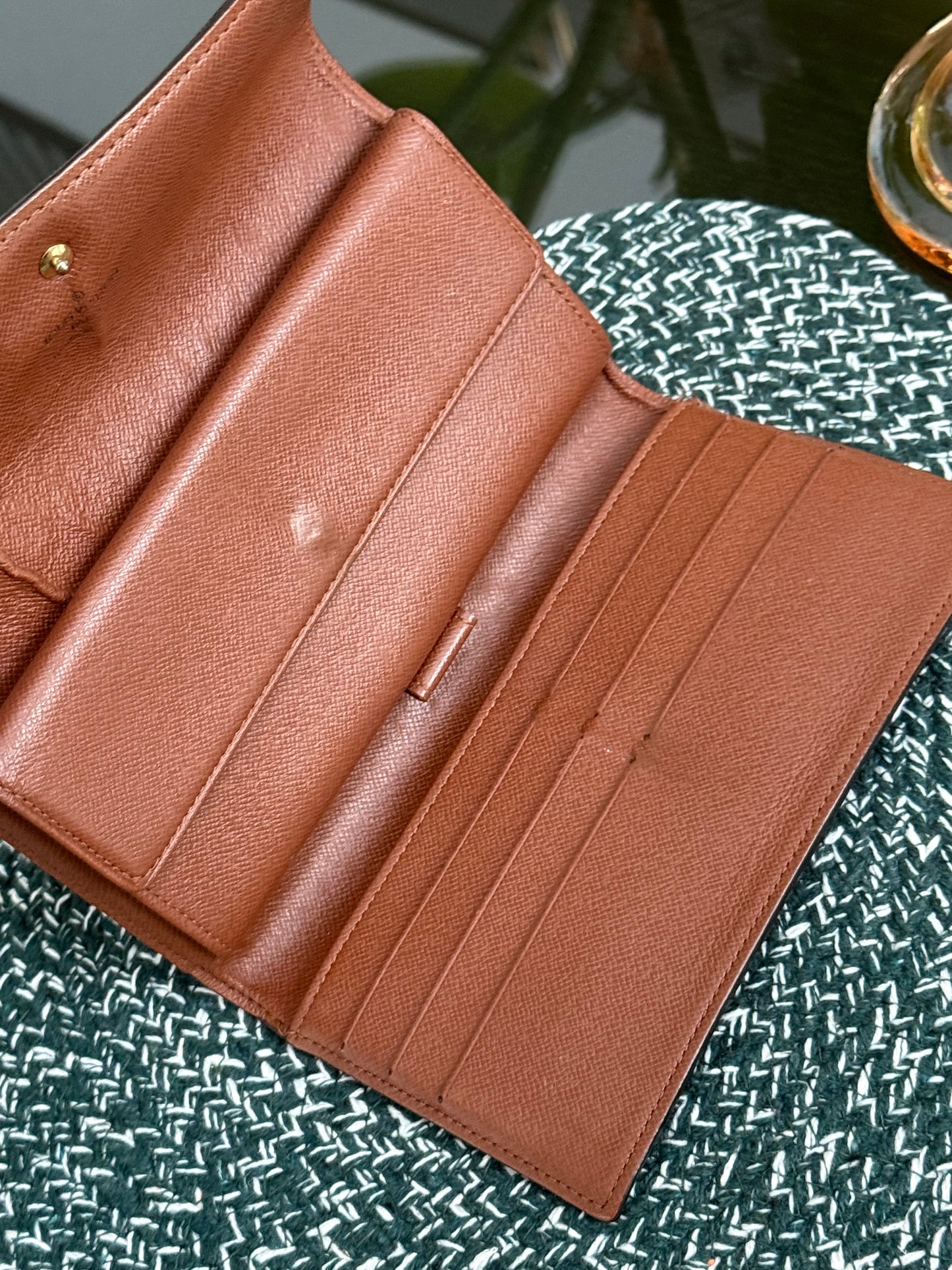 International Wallet in Monogram 🗓️ Year: 2003