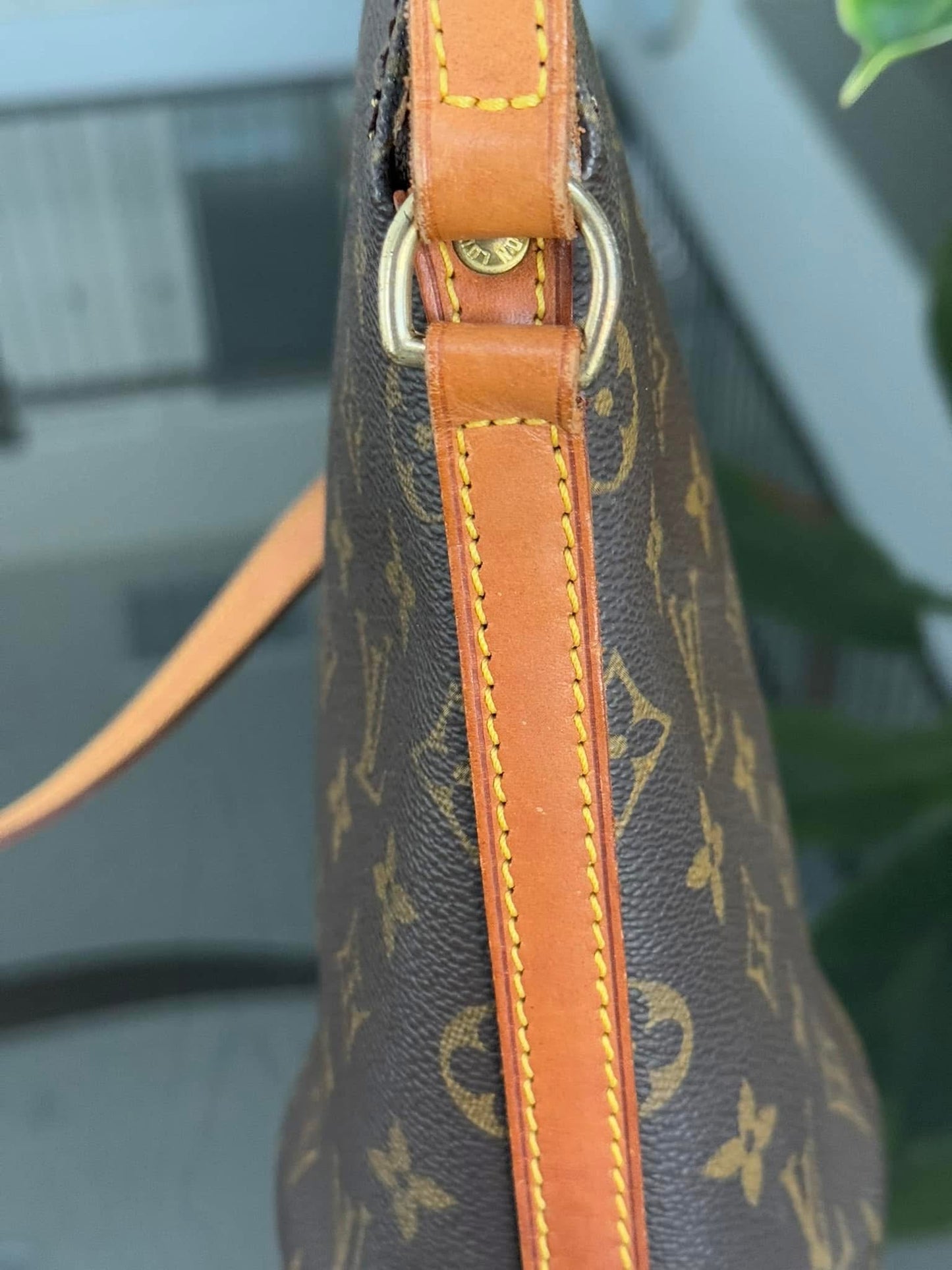 Drouot Crossbody 
📅 Year: 2001