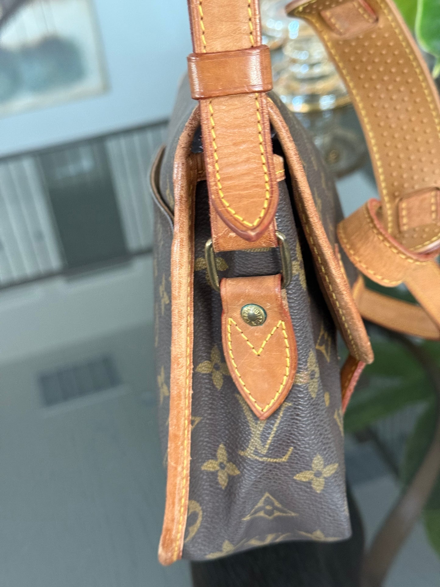 Gibeciere MM Crossbody Messenger -
📅 Year: 1991