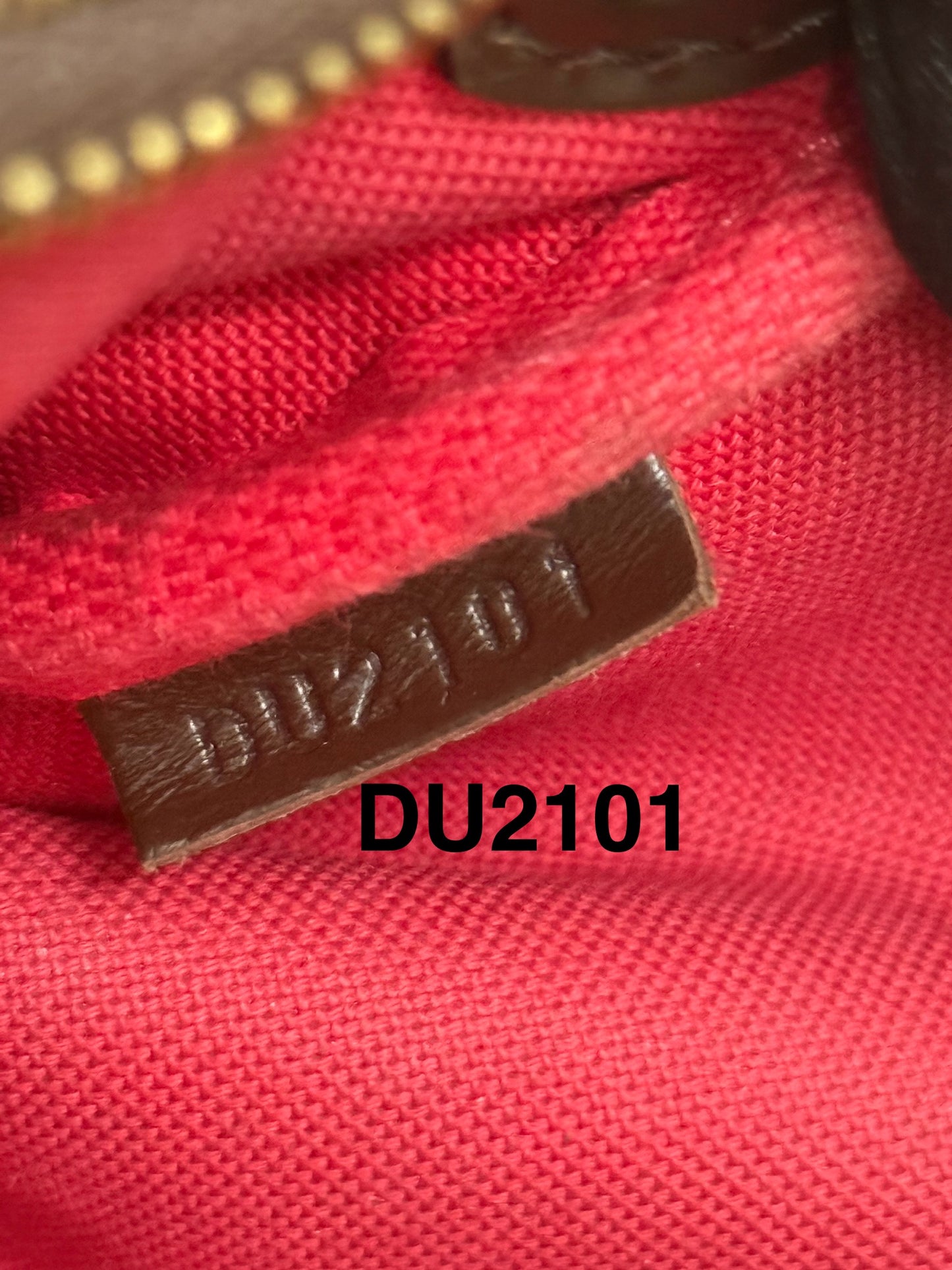 Eva Clutch in DE with Dustbag,Box and Paper bag
🗓️ Year: 2015