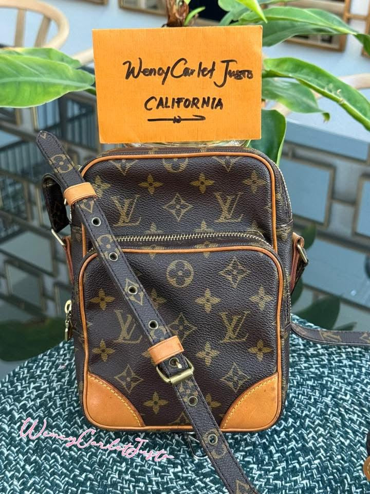 Amazon PM Crossbody 🗓️ Year: 2000