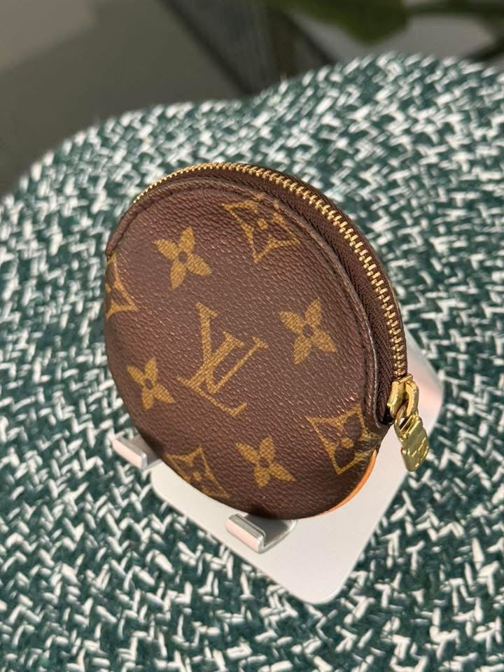 Monogram Round Coin Pouch 🗓️ Year: 2005