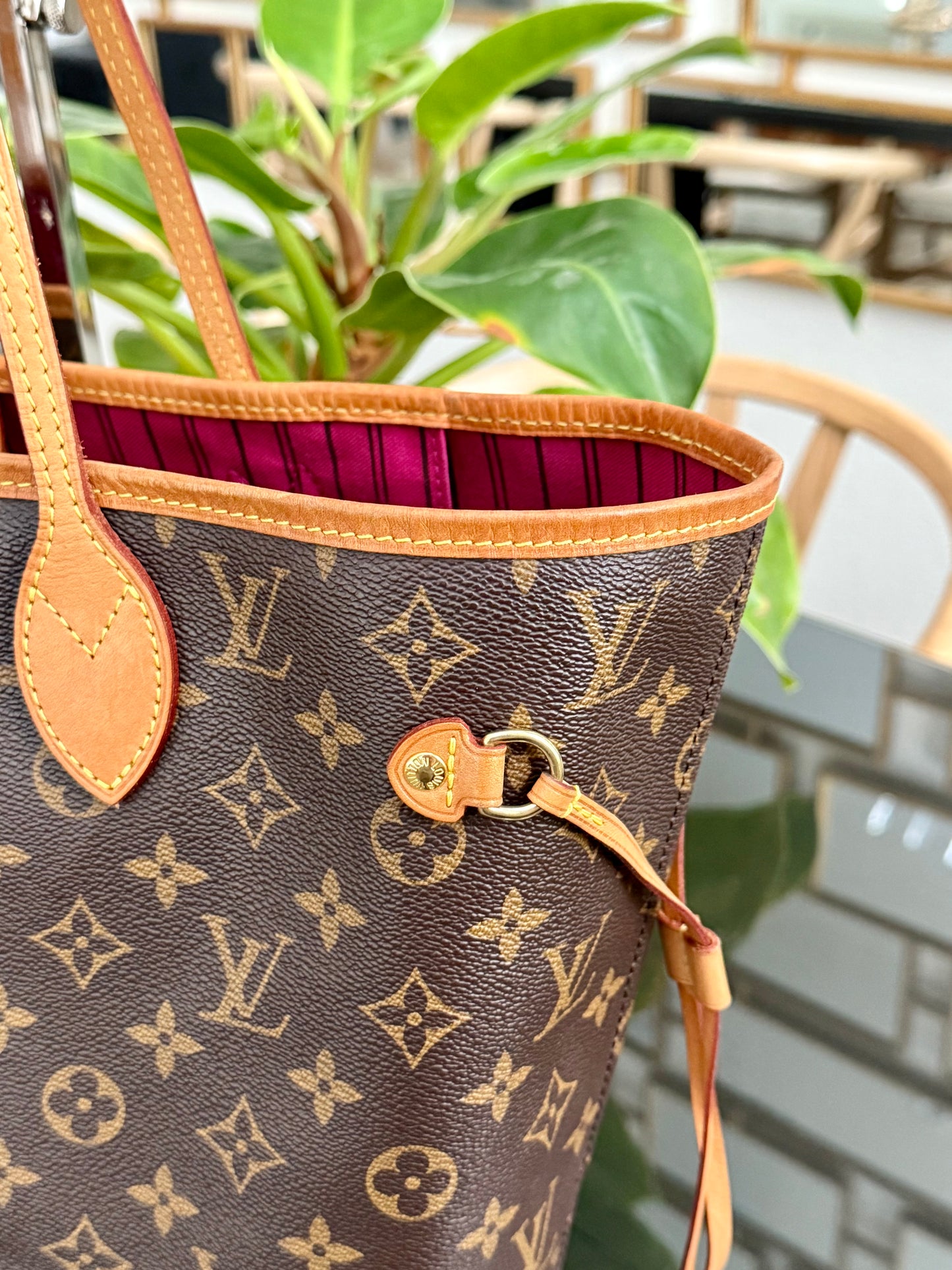 Neverfull MM in Peony interior with Dustbag 📅 Year: 2019