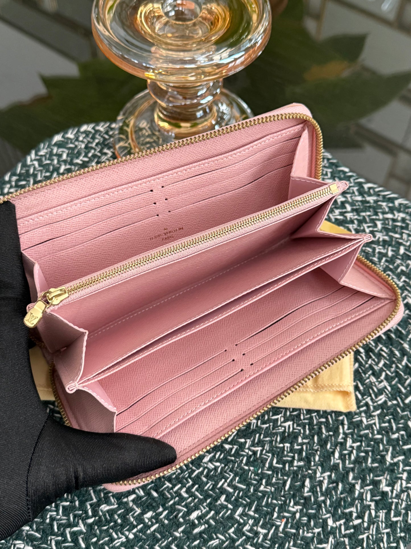 Zippy Long Wallet Azur in Rose Ballerine with Dustbag 🗓️ Year: 2018