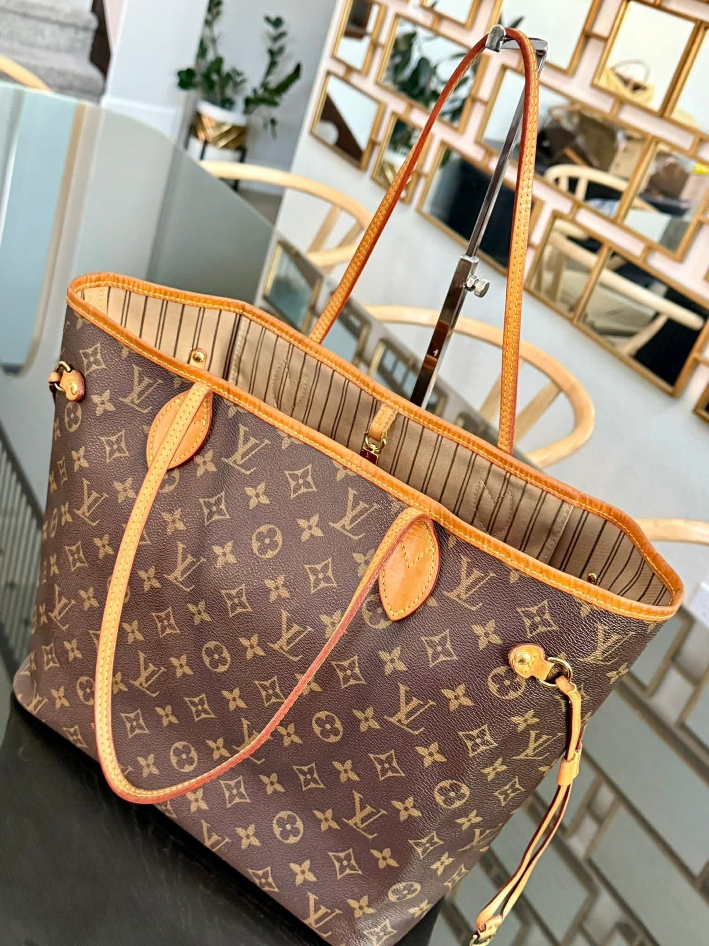 Neverfull MM in Monogram with Insert Organizer 🌺 📅 Year: 2015