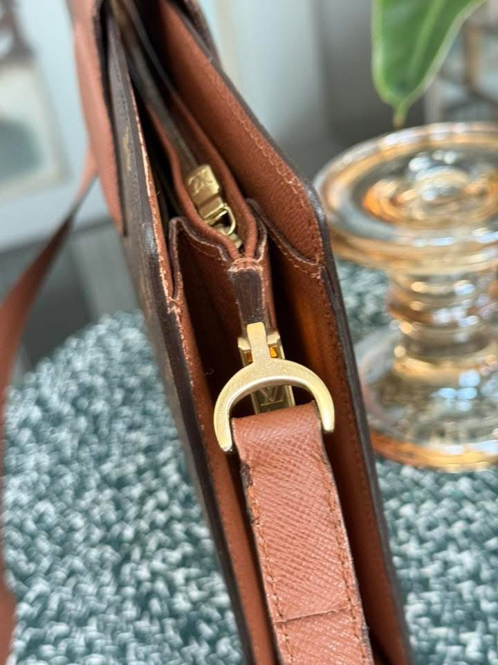 Courcelles Shoulder/ Crossbody bag 📅 Year: 1997