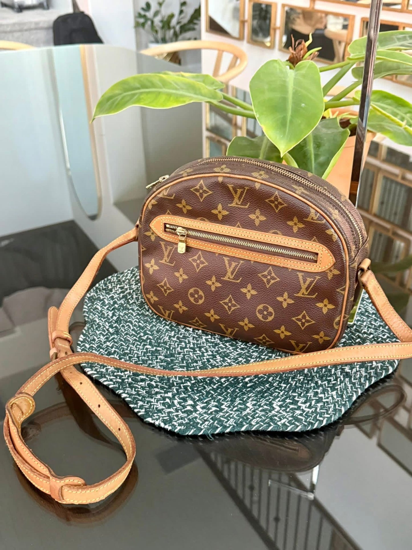 Senlis Crossbody - 🗓️