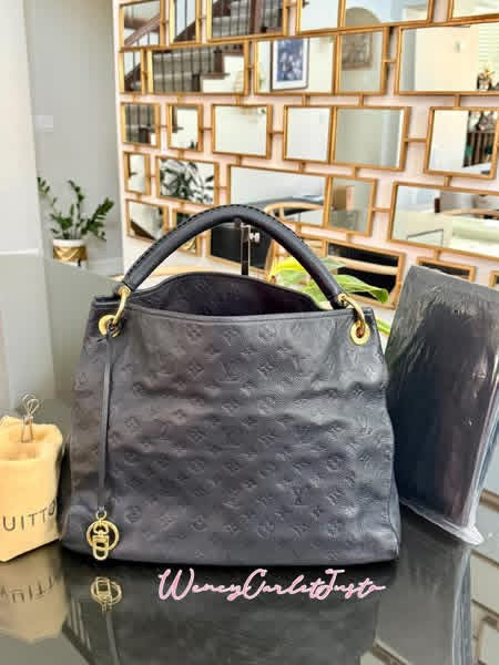 Artsy MM Empriente in Black/ Navy Blue with Dustbag and Insert Organizer 📅 Year: 2010