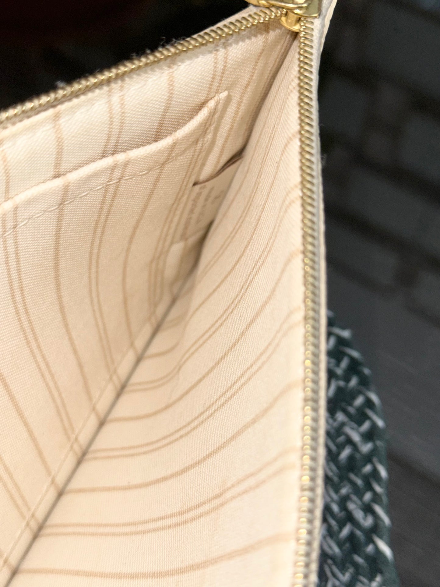 Neverfull MM/GM Pouch in Azur 🗓️ Year: 2014