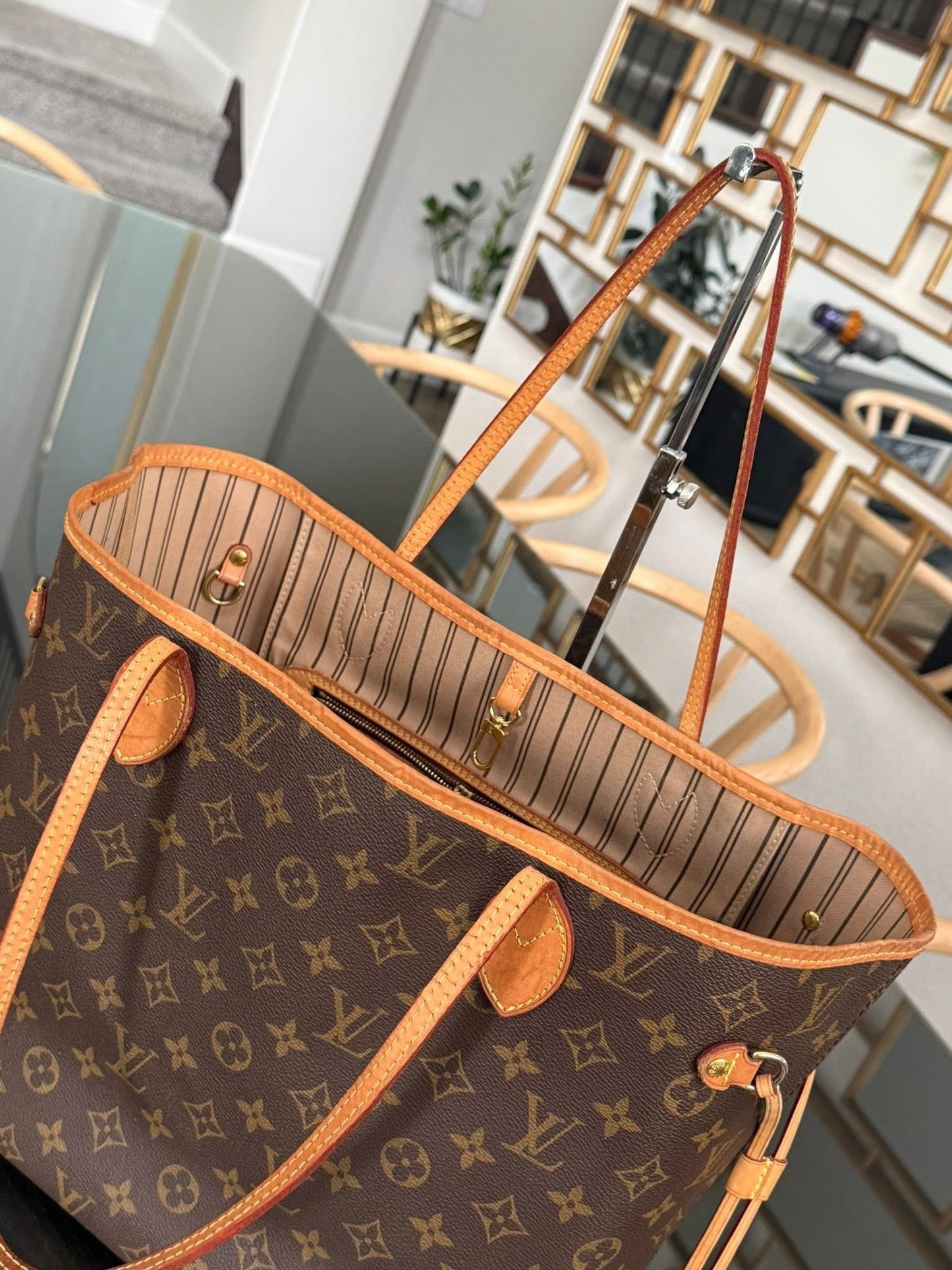 Neverfull MM with Dustbag 📅 Year: 2021