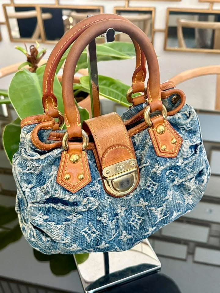 Denim Pleaty Handbag in Blue 📅
