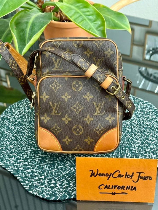 Amazon Crossbody Bag 
🗓️ Year: 1989