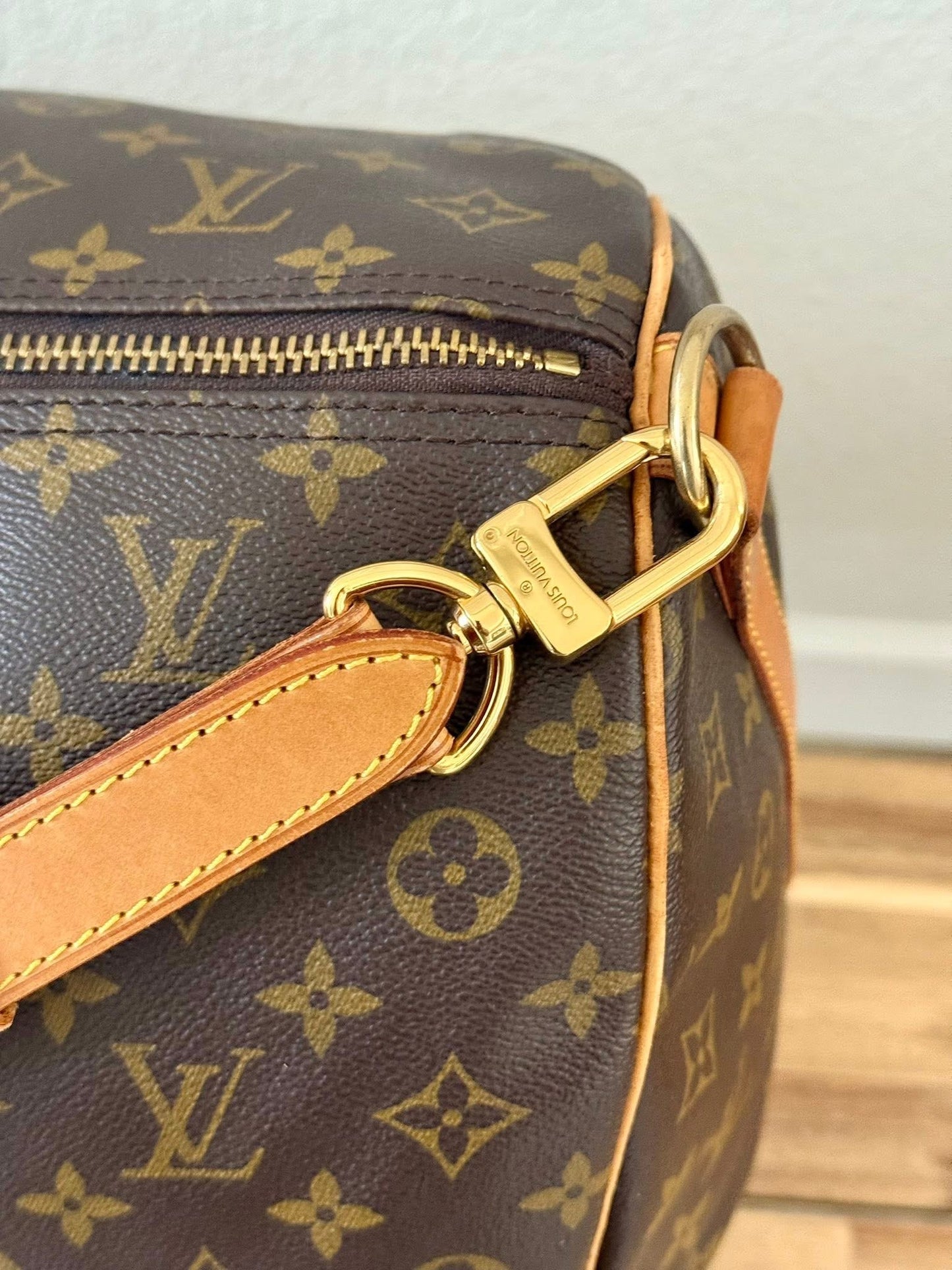 Keepall 60 Bandoulier with Original Strap, Luggage Tag and Poignet 📅 Year: 1994