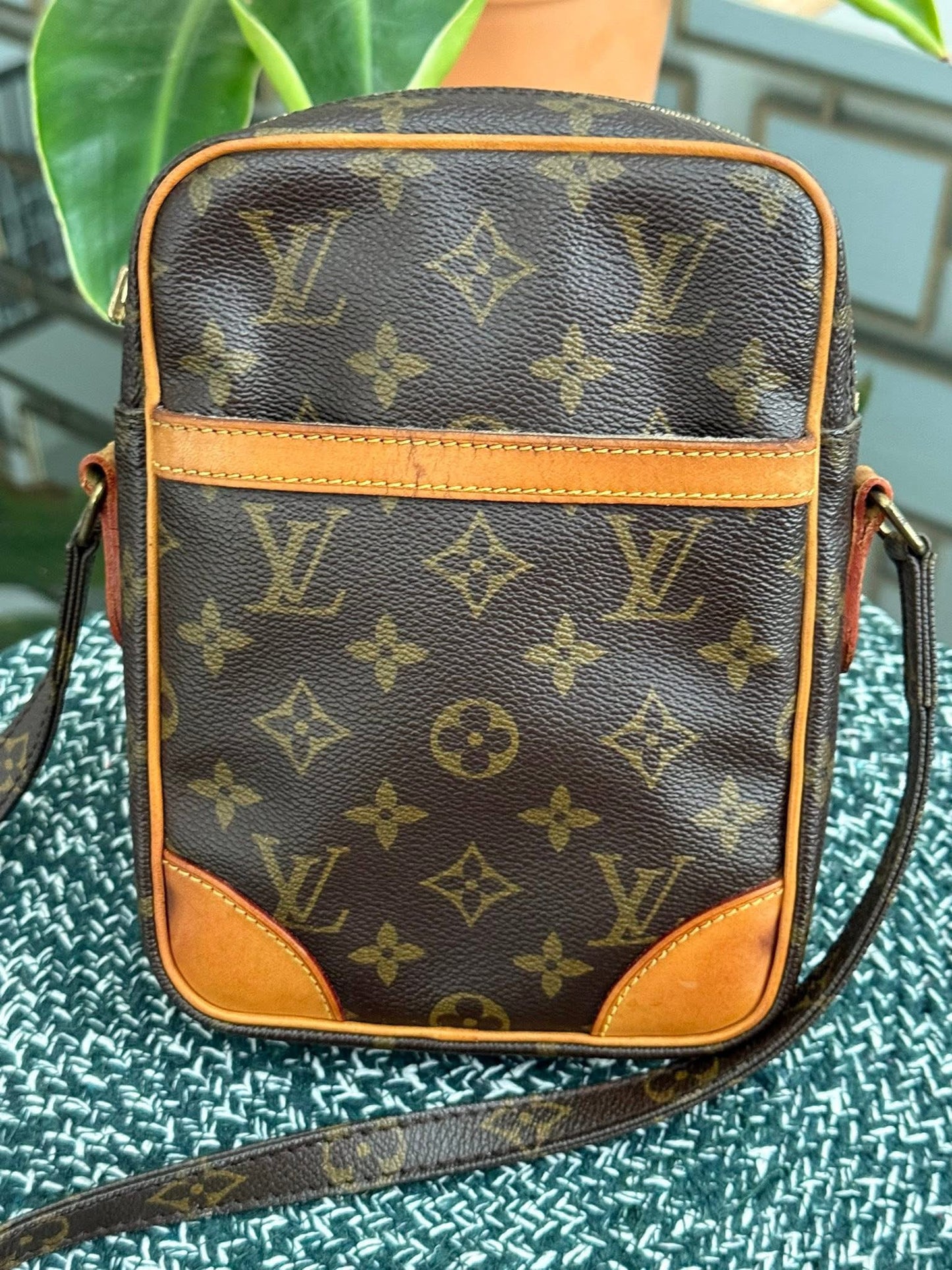Danube PM Crossbody Bag 🗓️ Year: 1990