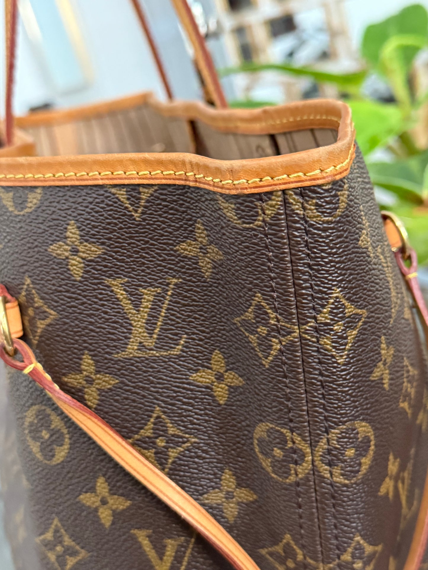 Neverfull GM with Dustbag and twilly -📅 Year: 2009